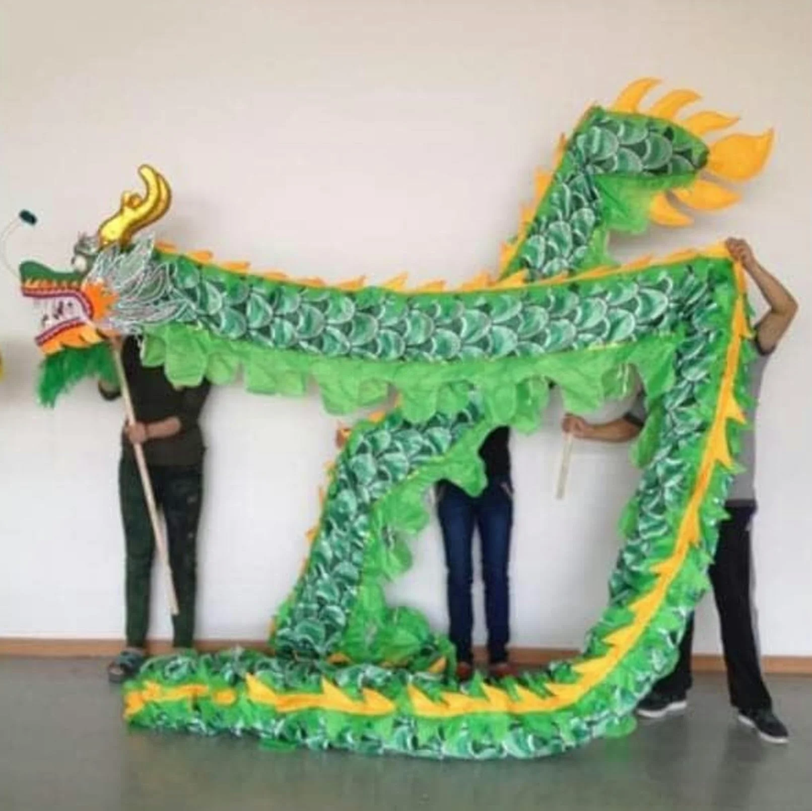 Danza cinese del drago di seta di 10 metri for 8 persone, spettacolo di parata all'aperto