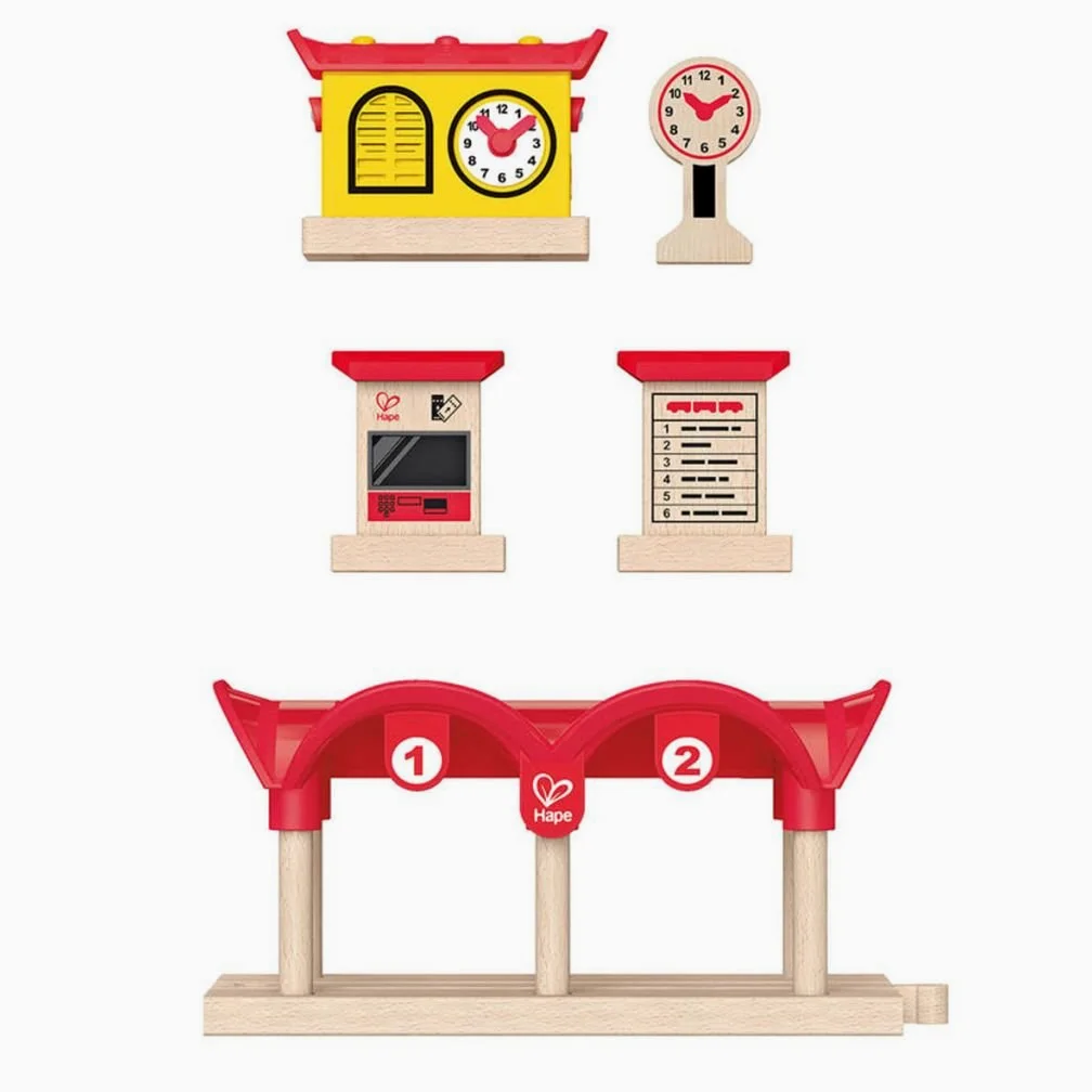 Hape Stazione dei Treni Registra Ascolta e Illumina - Accessorio a batterie con luci, microfono e registratore per gioco di ruolo con ferrovia dai 3 anni in su
