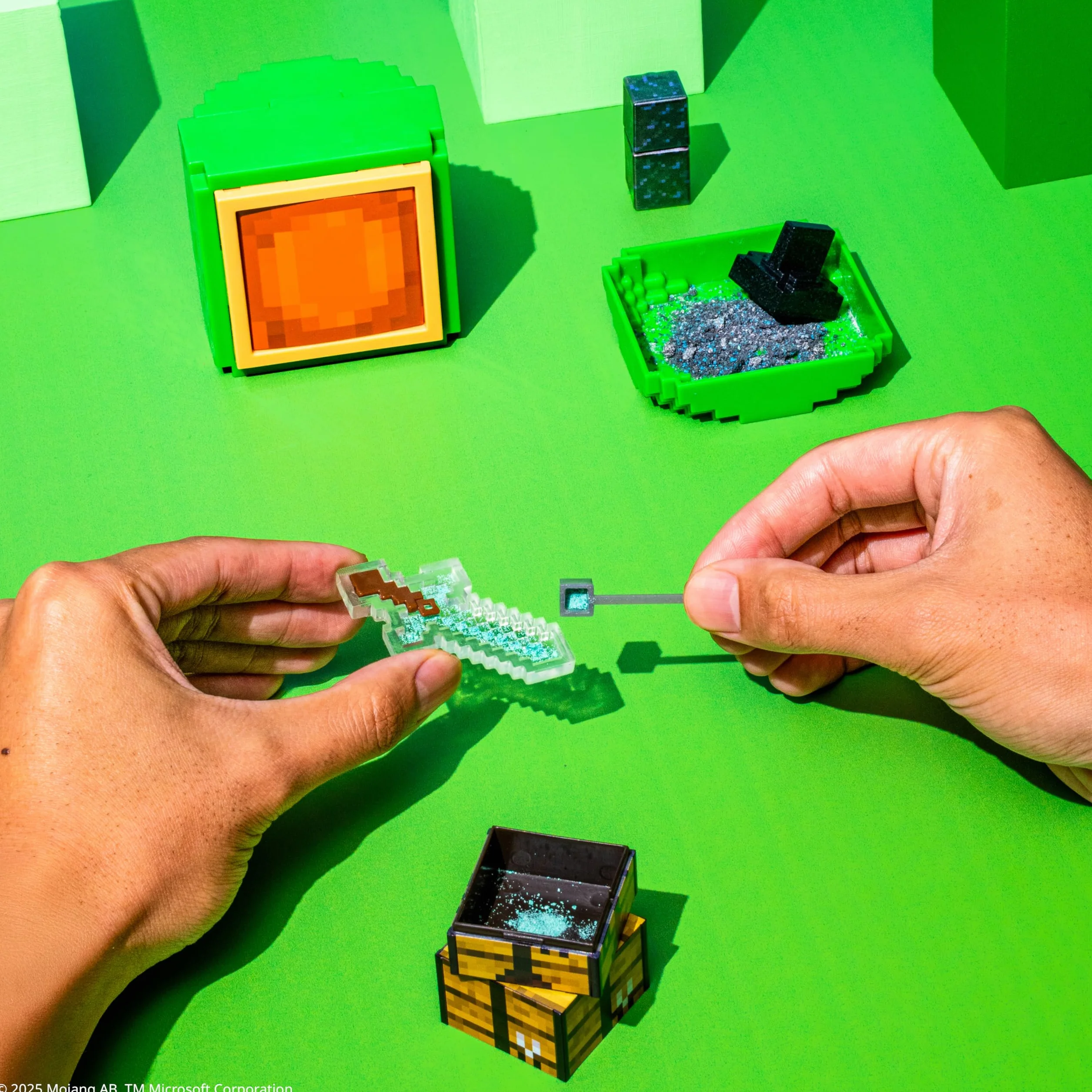 MGA's Miniverse Make It Mini Minecraft - Miniature collezionabili Minecraft, Confezione Cieca, Gioco in Resina Fai-da-te, 12 Pezzi da Collezione, Non commestibile - Per Collezionisti, età 8+