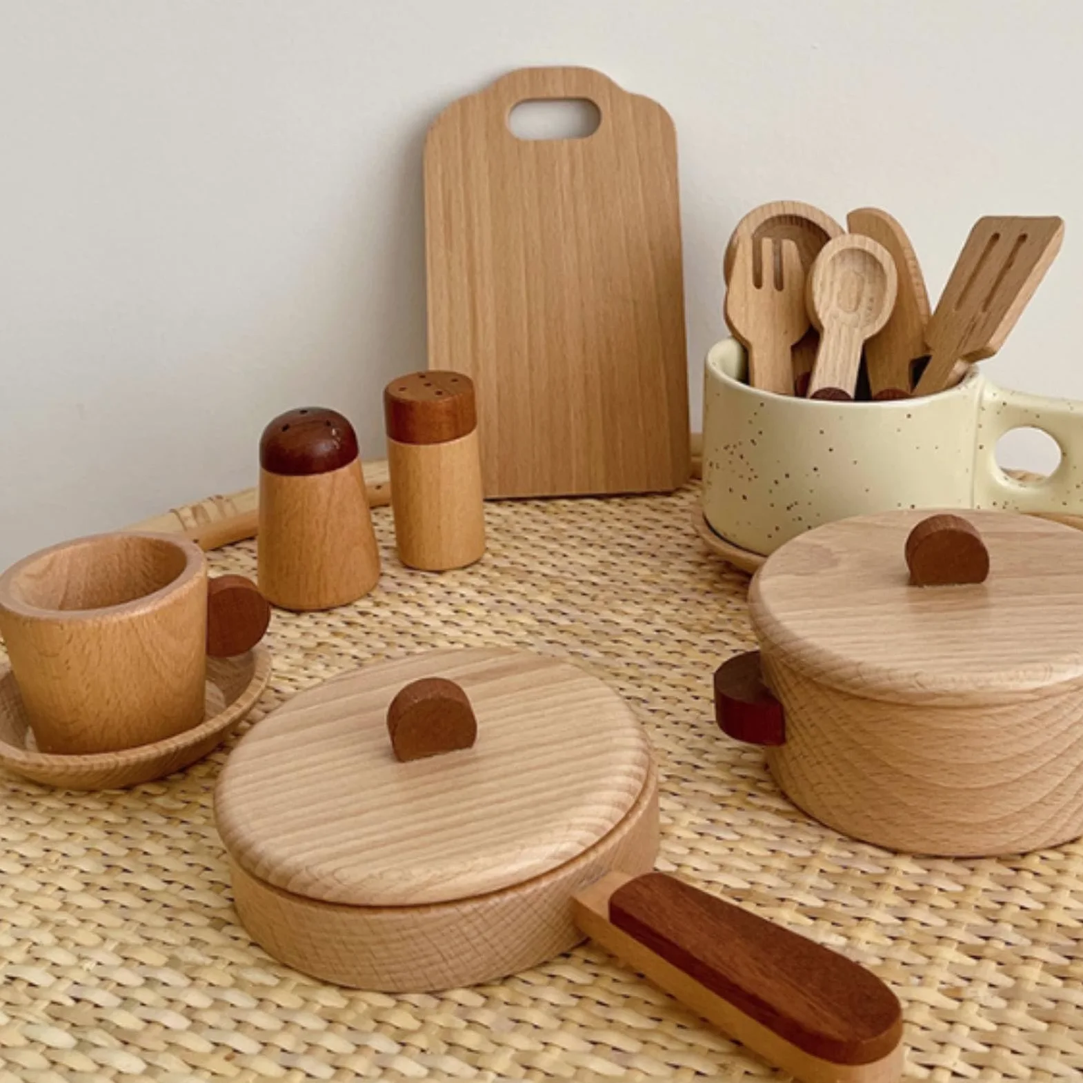 Gralara 15 Pieces Accessori Cucina Giocattolo Bordi Arrotondati Set Picnic in Legno Venatura Chiara
