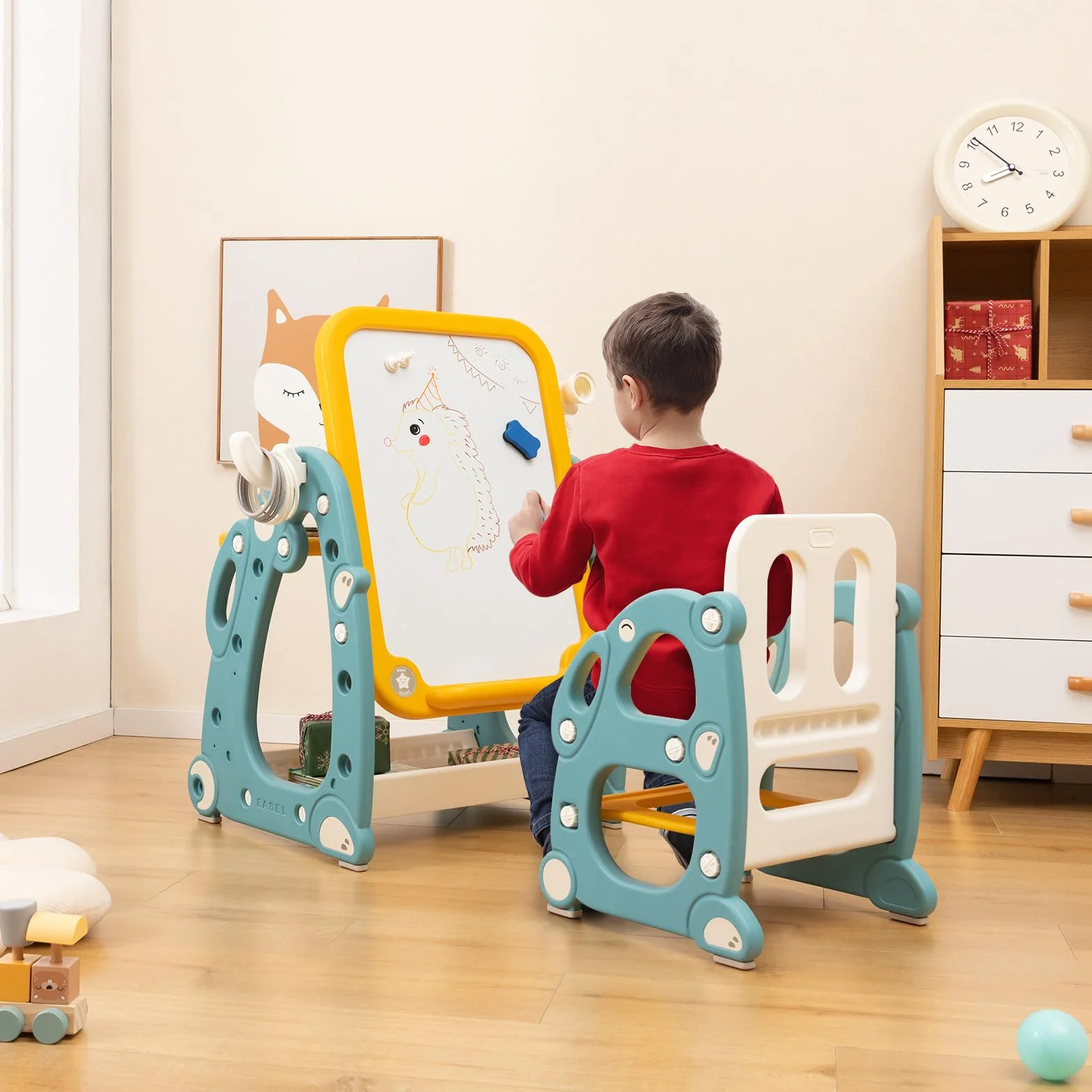 HOMASIS Cavalletto da pittura per bambini con sedia, lavagna per bambini ad altezza regolabile, tavolino multifunzione e salvaspazio, con penne, gomma per lavagne bianche, blu e giallo