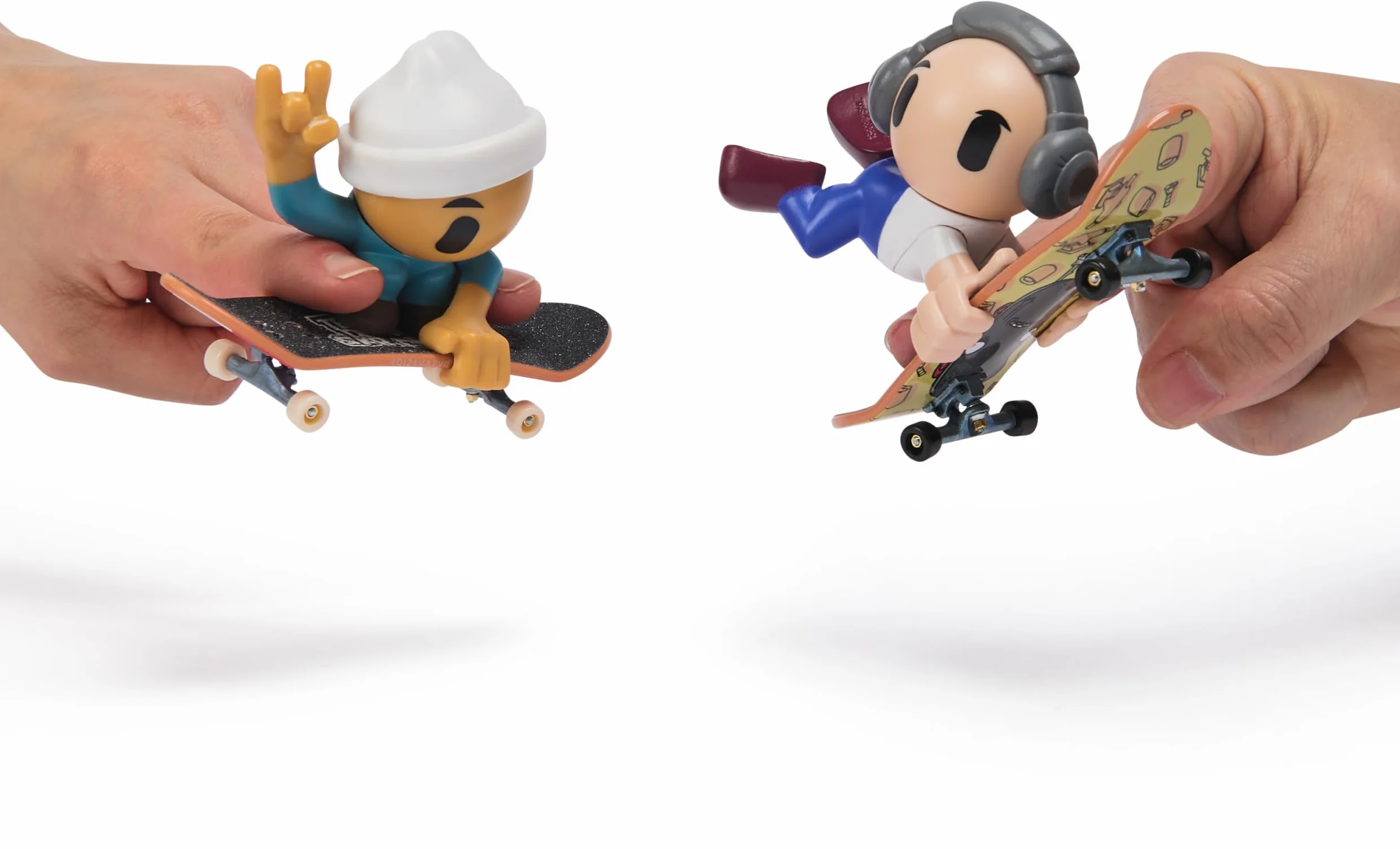 Tech Deck Sk8 Crew, confezione da 2 fingerboard con personaggi, mini skateboard da collezione personalizzabili, giocattoli per bambini da 5 anni in su (i modelli possono variare)