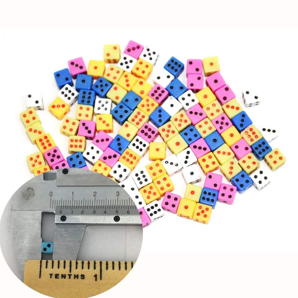 Smartdealspro 100 mini dadi quadrati assortiti D6 per attività a tema casinò, giochi da tavolo, insegnamento matematica, feste (5mm)