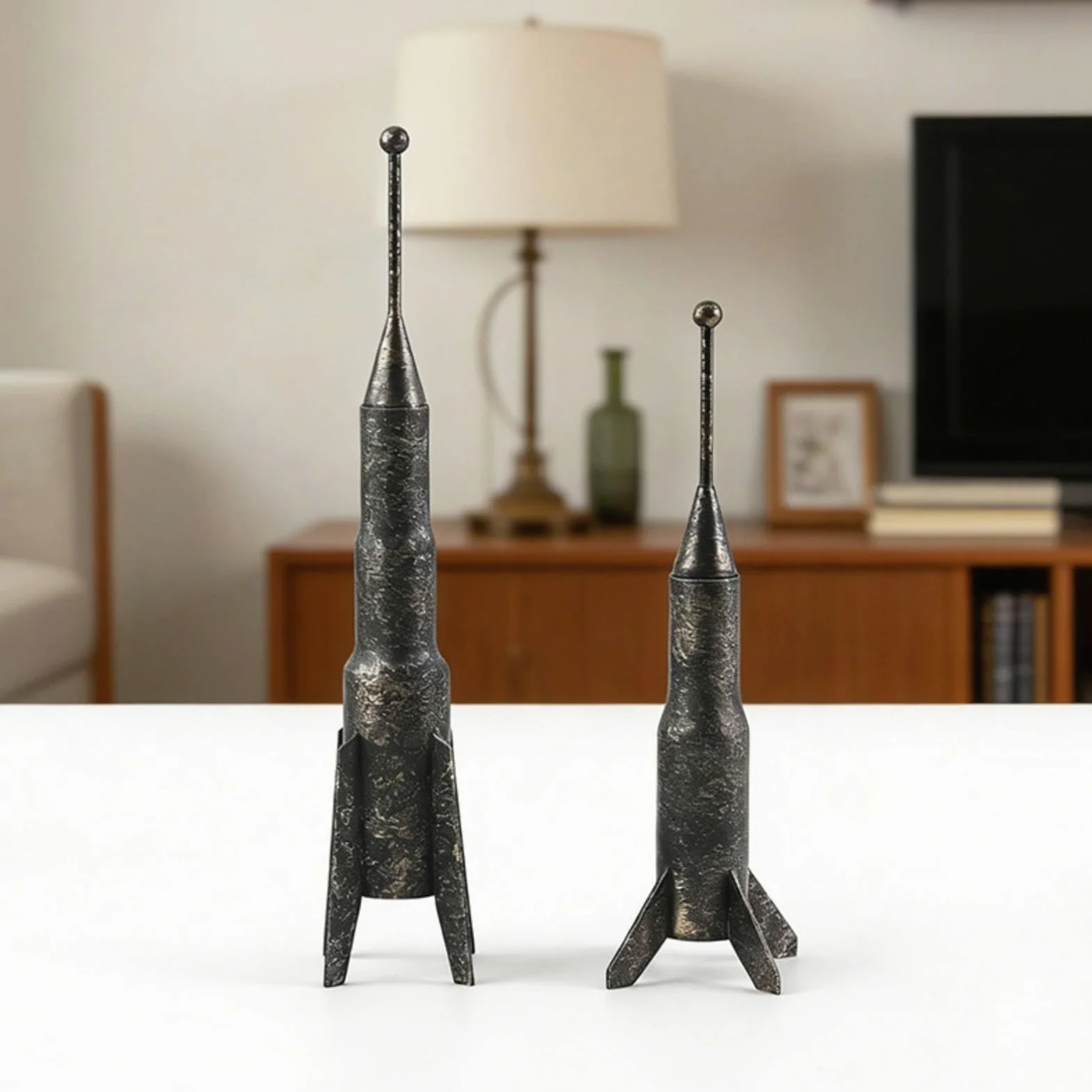Figurina Spaziale per Bambini Statuetta Astronave Mini Decorazione Modello da Appoggio in Metallo Stile d'Epoca con Punta Affusolata E Asta Antenna, 90 90 350mm