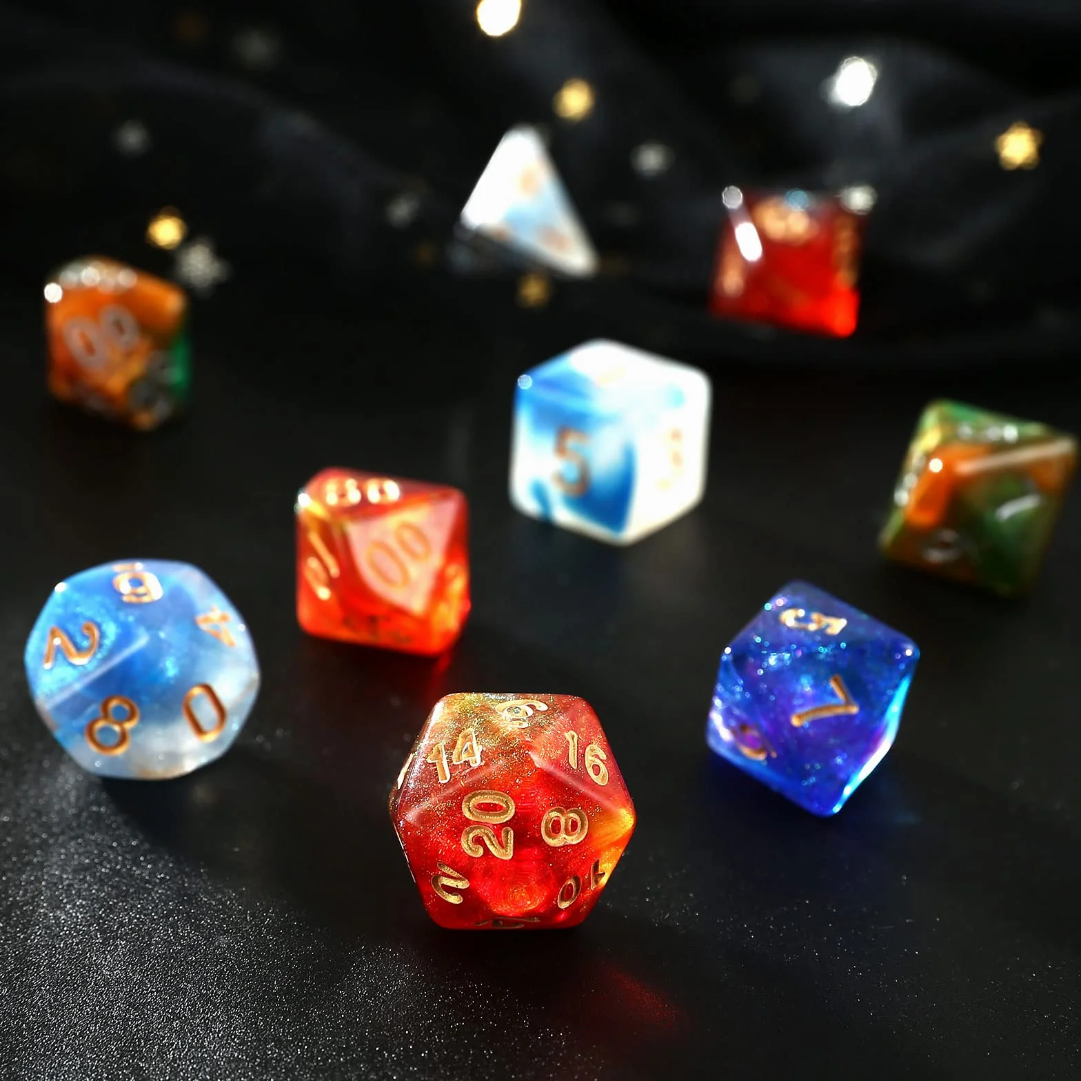 GWHOLE 42 Pezzi Set di Dadi Poliedrici a Due Colori per DND RPG, Dadi in Acrilico con Effetto Galassia e Numeri Oro Ben Visibili, Inclusi 6 Sacchetti in Velluto per Giochi da Tavolo e MTG