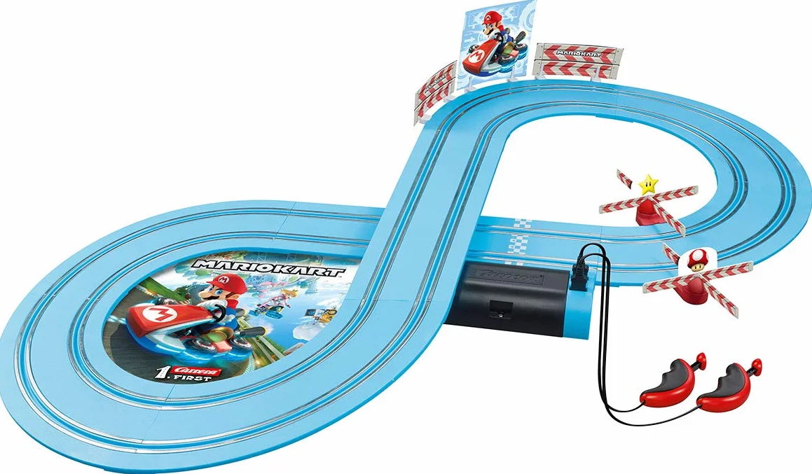 Carrera - 20063026 FIRST Nintendo Mario Kart – Set pista da corsa a batteria e due macchinine con Mario e Yoshi – Gioco adatto per bambini dai 3 anni