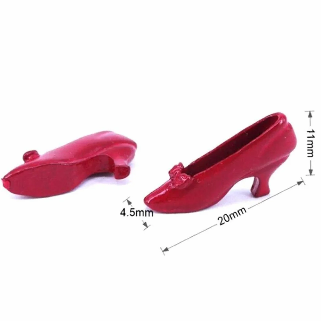 1pair Mini Scarpe col Tacco Alto 1:12 Miniatura Scarpe Rosse con Tacco Dollhouse Gli Accessori della Decorazione