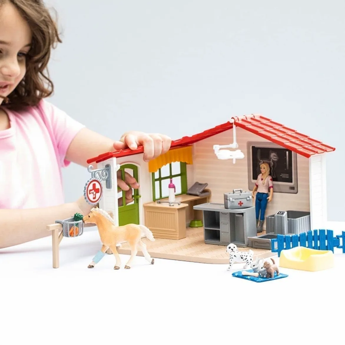 Schleich FARM WORLD | Studio veterinario con animali domestici 42502 | Set da gioco dai 3 anni | set con personaggi, numerose funzioni e tanti accessori | figura animali della fattoria schleich