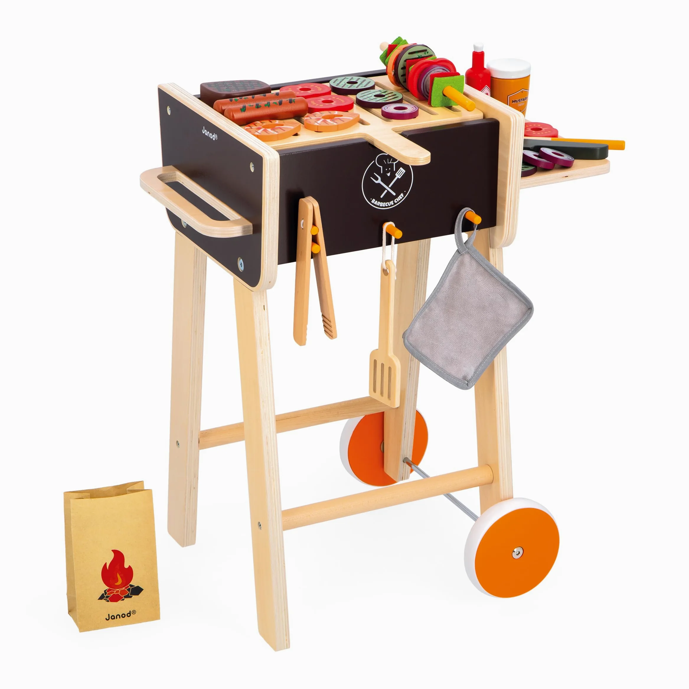 Janod - Barbecue in Legno - Giocattolo di Imitazione Cucina e Servizio da Tavola per Bambini - 57 Accessori Inclusi - 2 Ruote Silenziose - Dai 3 Anni, J06619