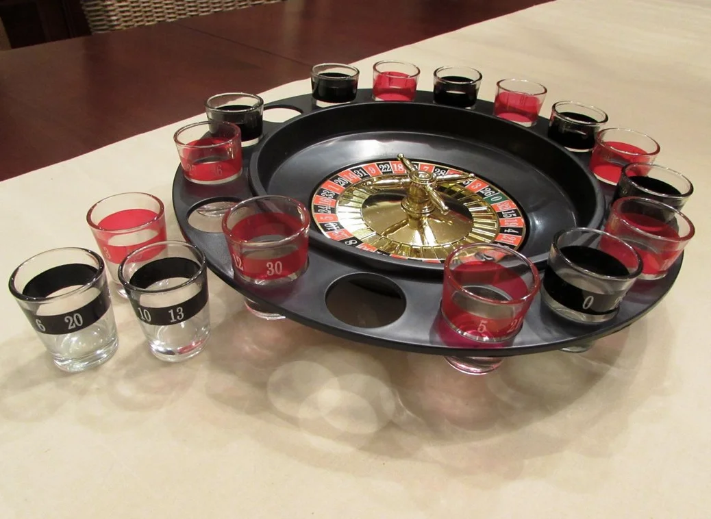 Evelots Bere Gioco di Vetro Roulette W/2 Palle & 16 Bicchierini da Colpo, Stile Casinò
