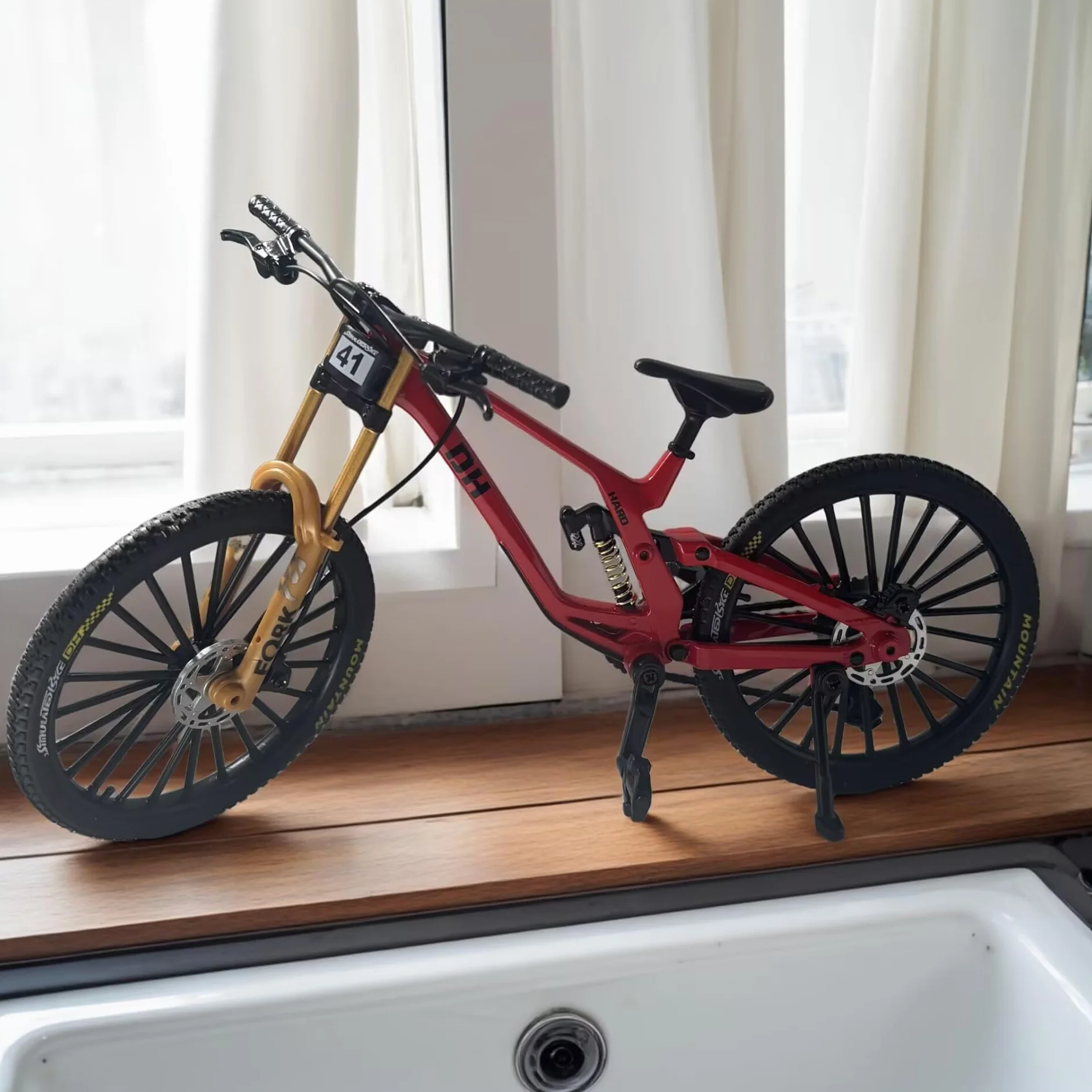 Generico 1: 10 Rapporto in lega pressofusa mini BMX Mountain Bike Finger Bike modello giocattolo da scrivania decorazione artigianale adatto per appassionati di bici, ciclisti, bambini (rosso-41)