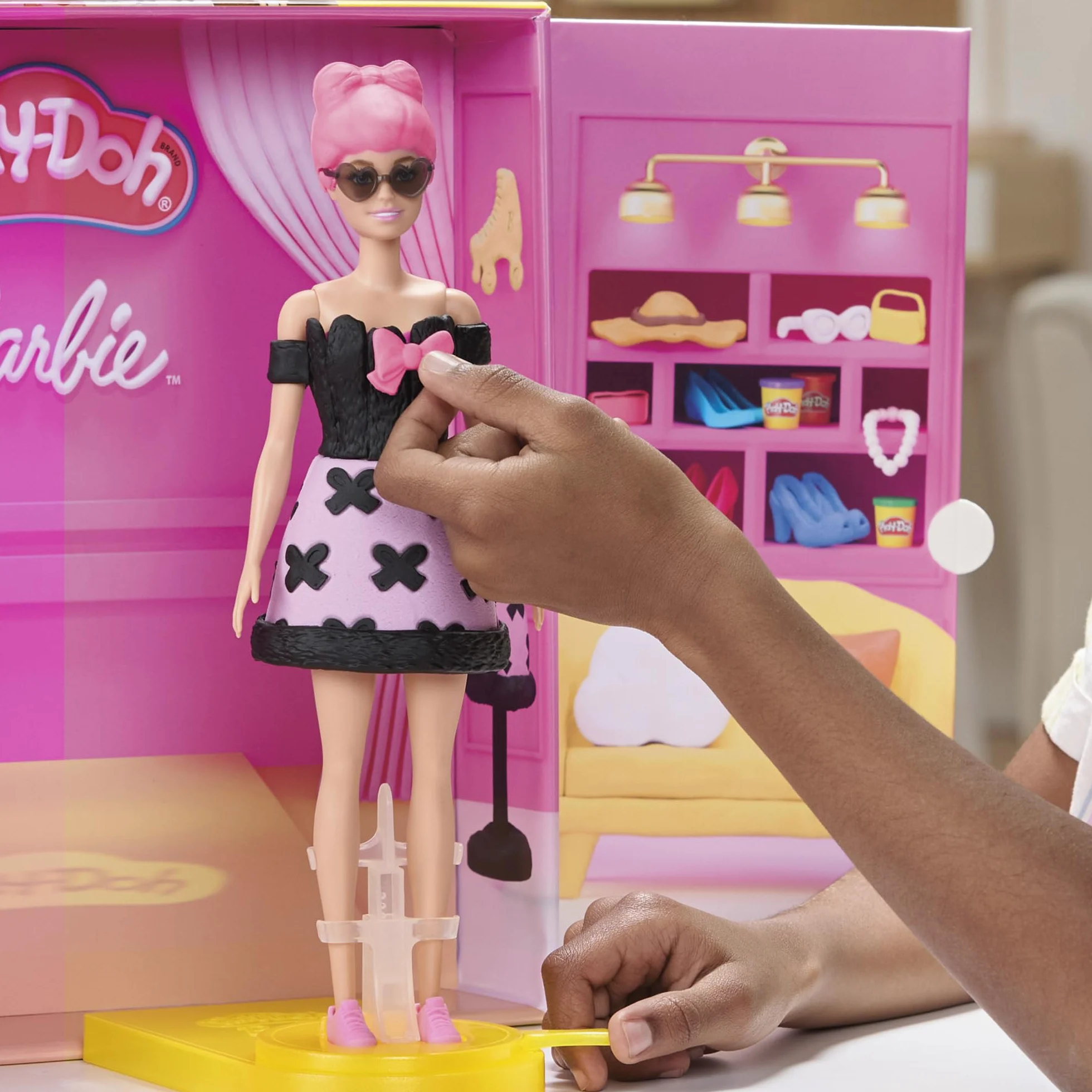 Play-Doh Sfilata di Moda Designer Barbie Playset