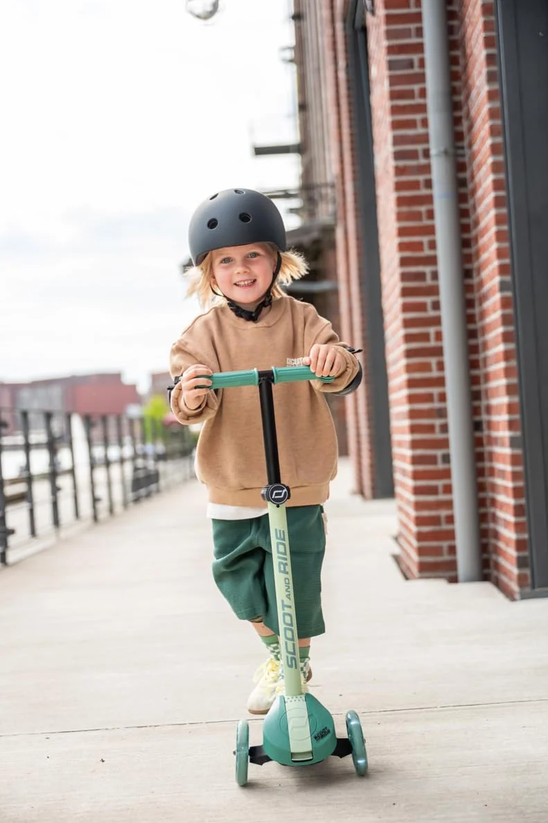 Scoot & Ride Highwaykick 3S Monopattino per bambini regolabile in altezza pieghevole sterzo a LED 96-130 cm