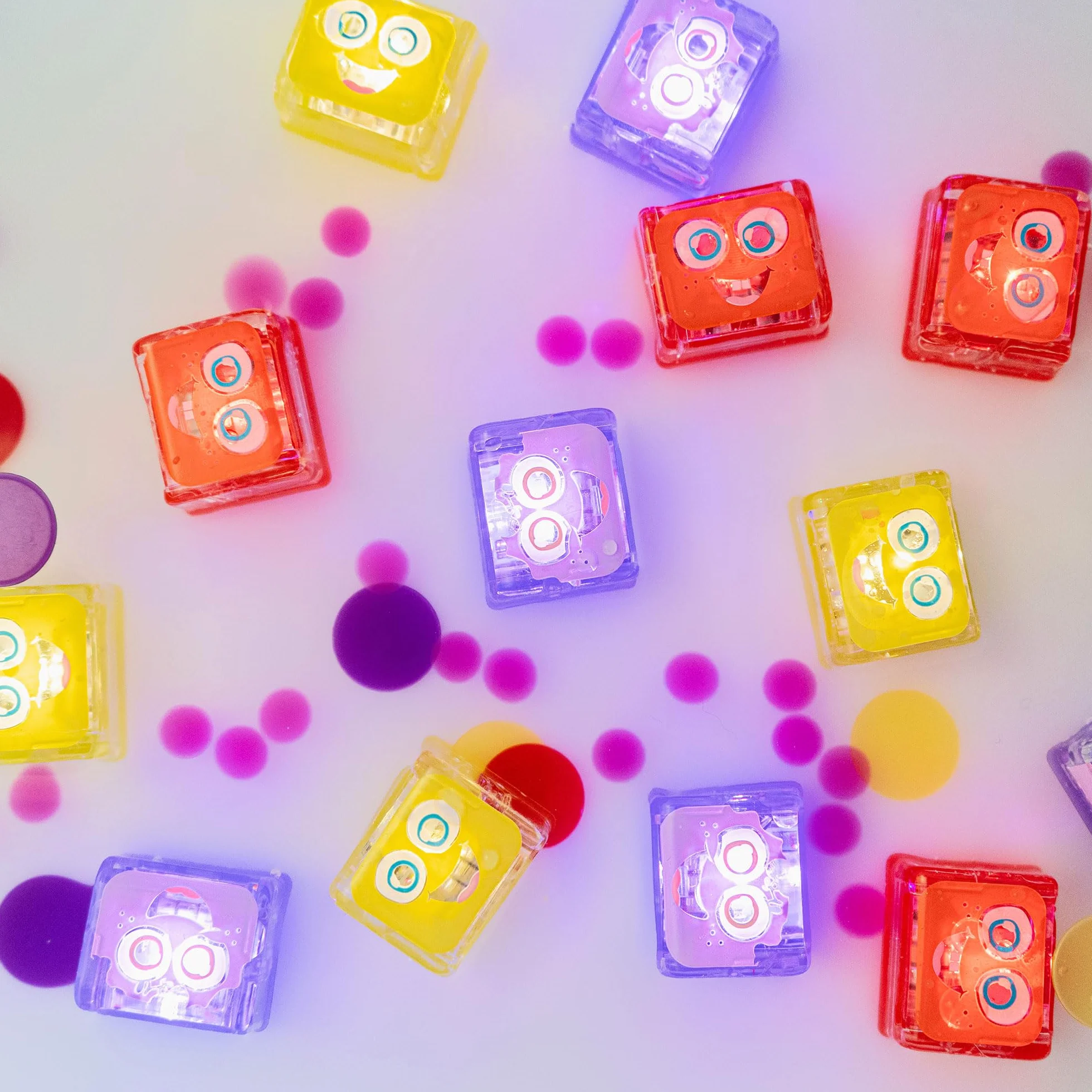 Glo Pals, Set 4 Cubi Luminosi Alex, Giochi da Bagnetto per Bambini da 3 Anni di Età, Aiuta lo Sviluppo Sensoriale e Cognitivo, con Illuminazione Automatica, Giallo