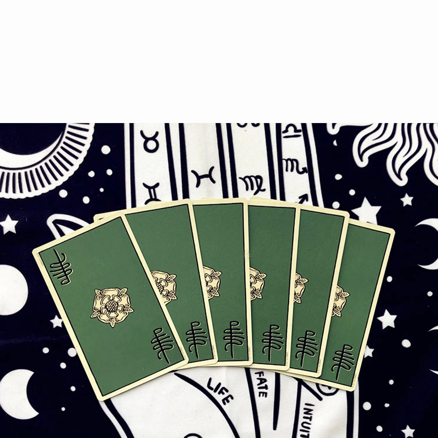 Tarocchi Classici Rider Waite – Mazzo da 78 Carte – Lettura, Meditazione, Gioco da Tavolo – Per Principianti ed Esperti – Compatto, Portatile, Ottima Idea Regalo
