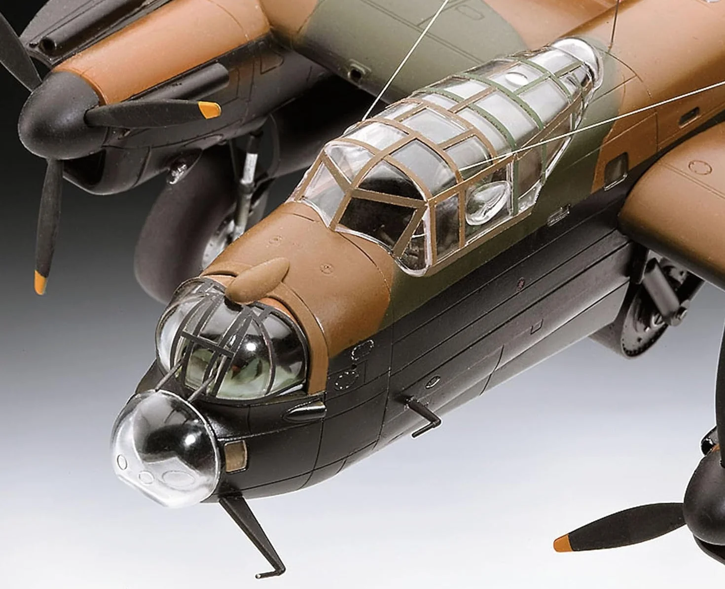 Revell 04295 - Lancaster B.III Dambuster Kit di Modello in Plastica, Scala 1:72