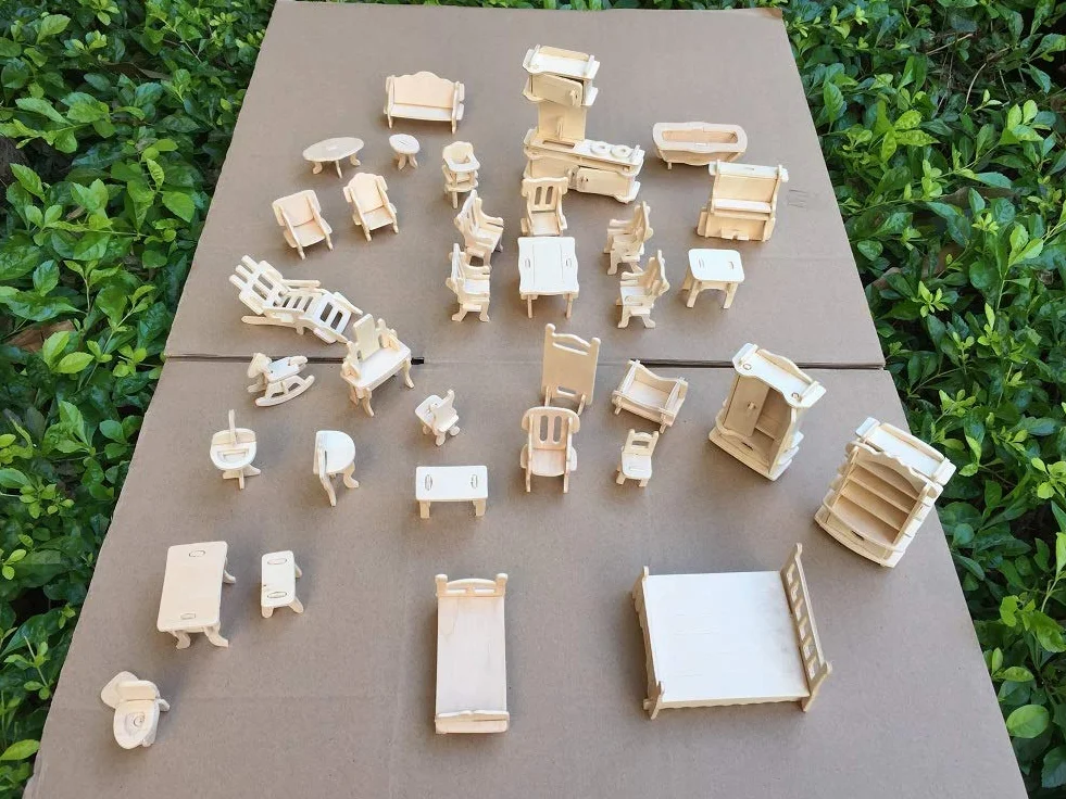 Cuteroom Mobili per casa delle bambole in legno - 34 pezzi - adatti per casa delle bambole, marrone chiaro