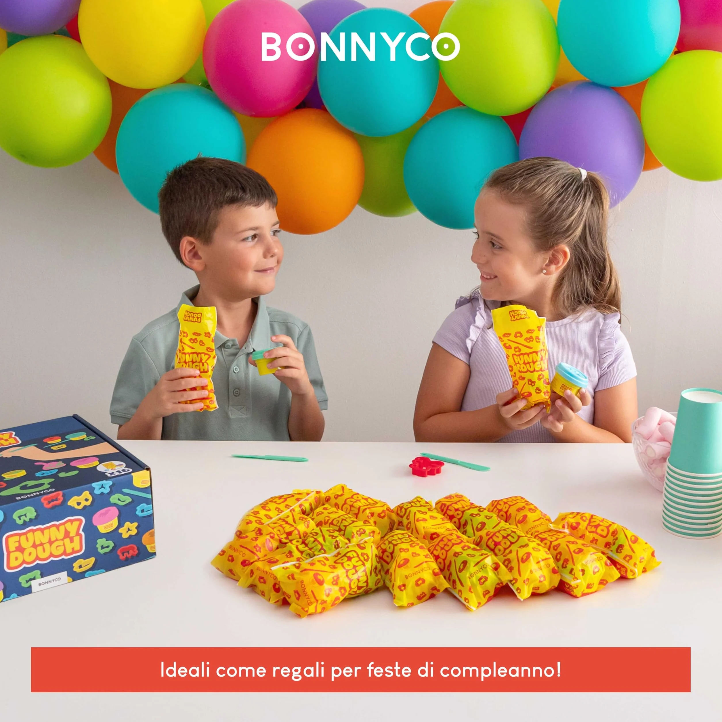 BONNYCO Set Plastilina per Bambini con Stampini e Sacchettini Regalo, 16 Pezzi