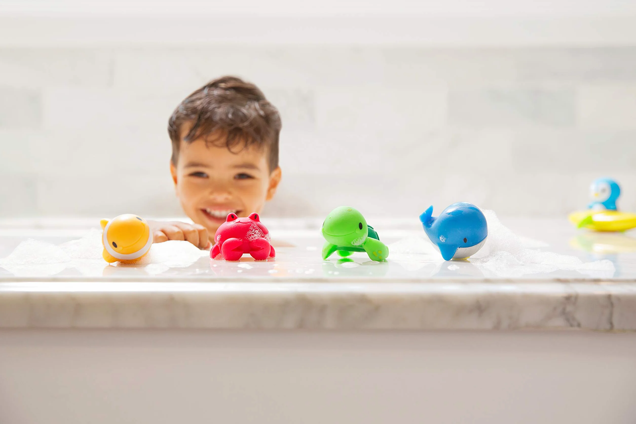 Munchkin Giocattoli galleggianti animali oceanici in gomma, confezione da 8