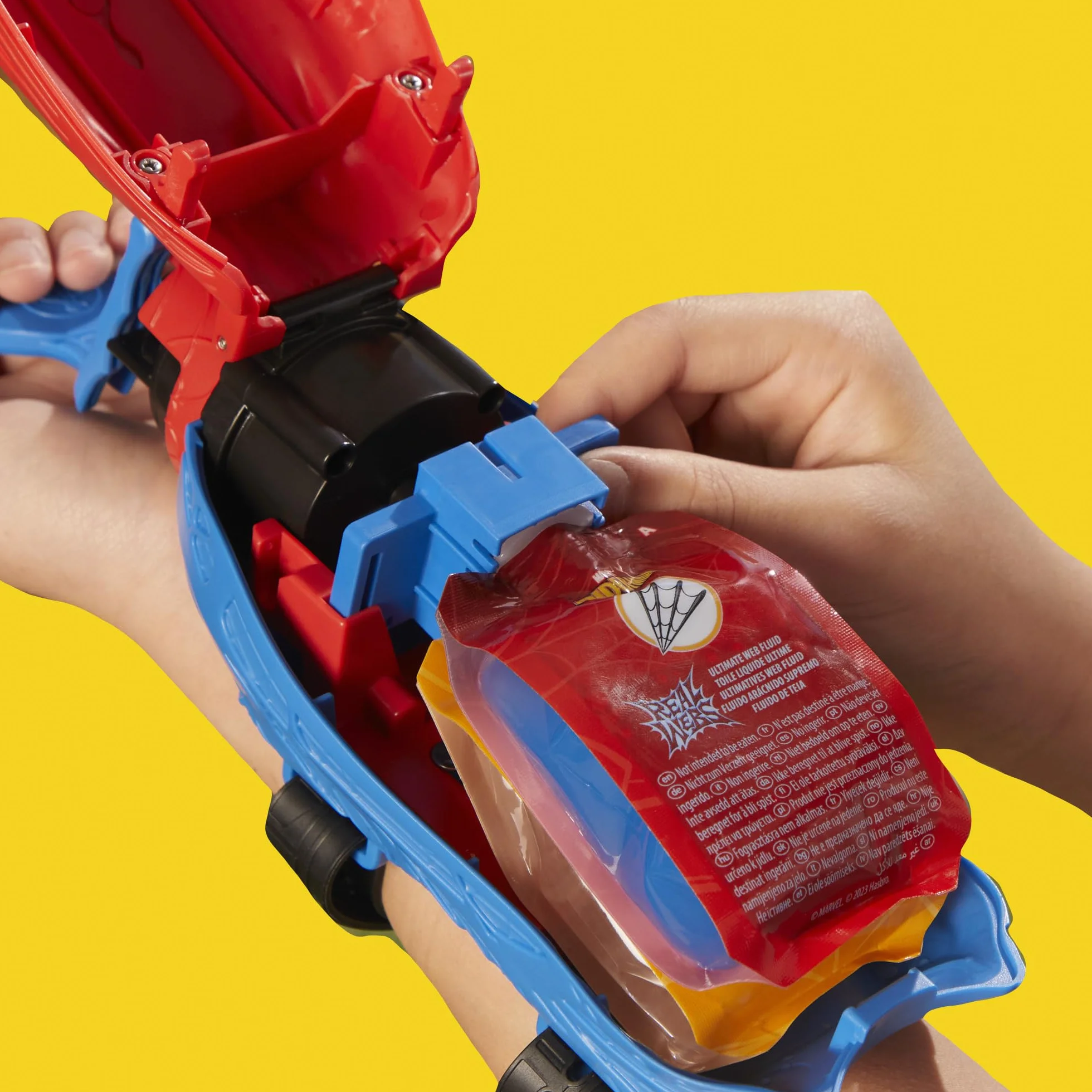 Spider-Man Hasbro Marvel Blaster Ragnatele Lunga Gittata 2 in 1 Giocattolo Supereroe Plastica 5 Anni
