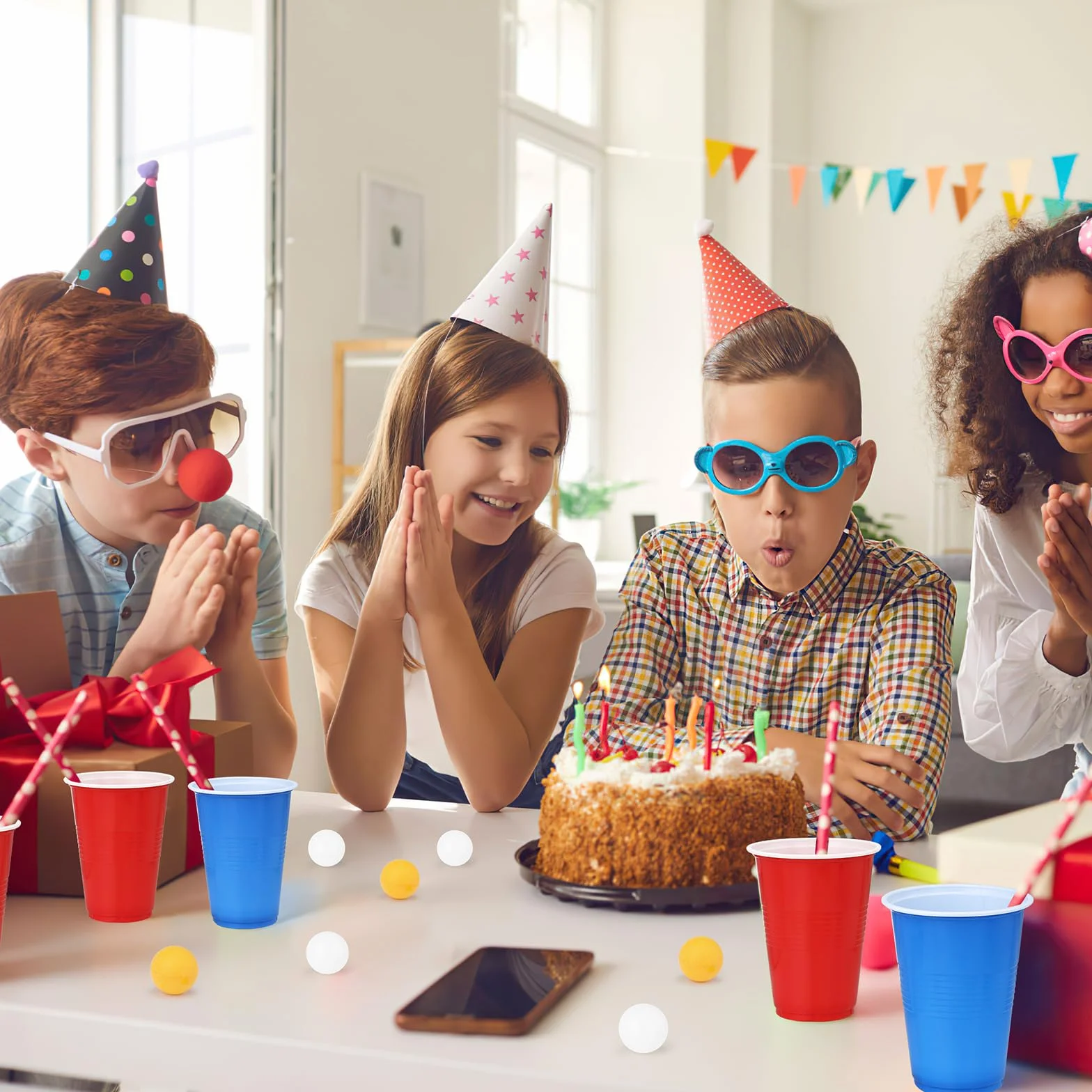 Beer Pong, 40 Beer Pong (20 Rosse e 20 Blu) + 12 Palline, 500ML Riutilizzabil Plastic Party Cups, Tazze da Festa per Giochi di Bevute,Festa di Natale Divertimento e Gioco