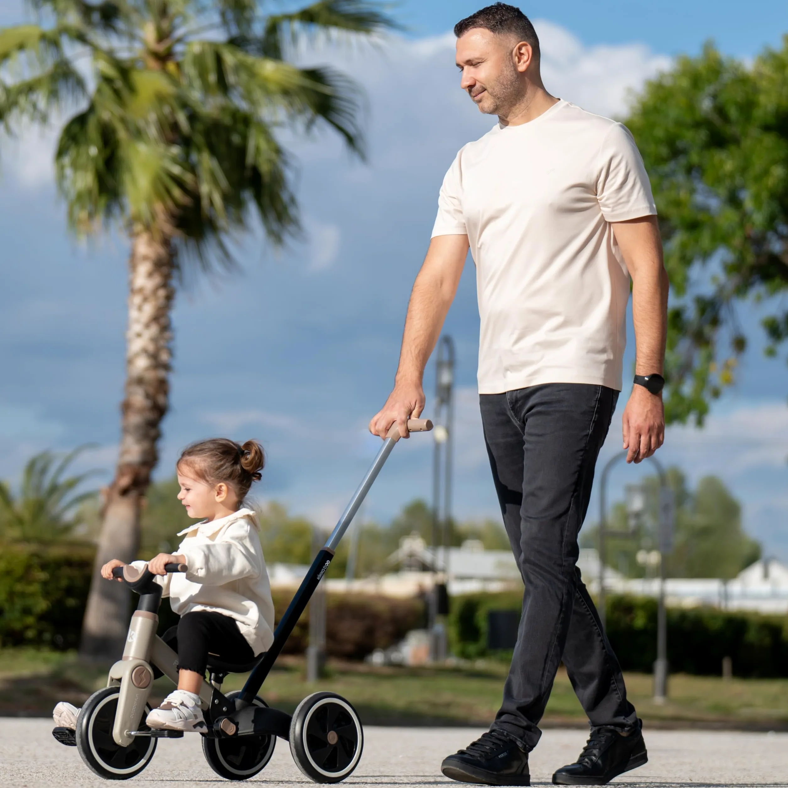 KikkaBoo Triciclo Evolutivo 5 in 1 FLASH, da 18 Mesi a 4 Anni, con Maniglione Regolabile per Genitori, Trasformabile in Bicicletta Senza Pedali, Leggero, Ruote EVA, Telaio in Acciaio, Grigio