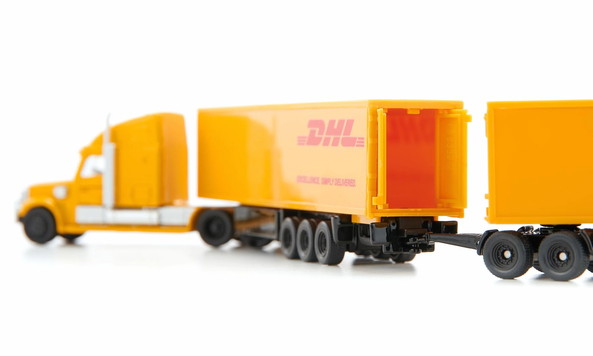 Siku 1806 Freightliner DHL Road Train Motrice Semirimorchio Rimorchio 1:87 Metallo Plastica Giallo