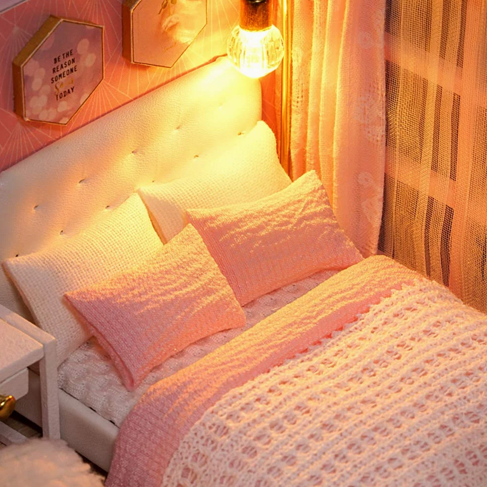 Generic Kit per Casa delle Bambole Rosa Fai-da-te Modello di Casa delle Bambole in Miniatura in Legno Fatto a Mano Carino per la Decorazione Domestica e Materiale Ecologico Regalo per Bambini