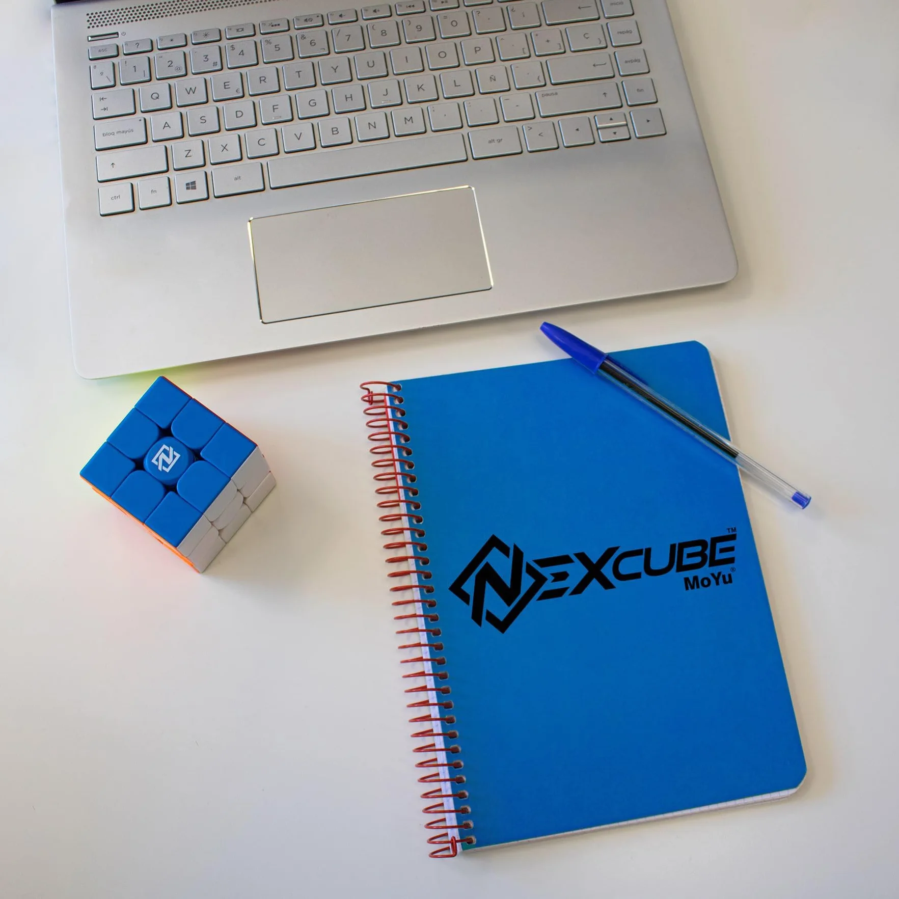 NEXCUBE 3x3 Classic - Cubo per Speedcuber - Gioco Rompicapo per Bambini a Partire da 8 Anni - Massima Velocità - Riposizionamento Preciso - Doppio Sistema di Regolazione - Sfide Avvincenti