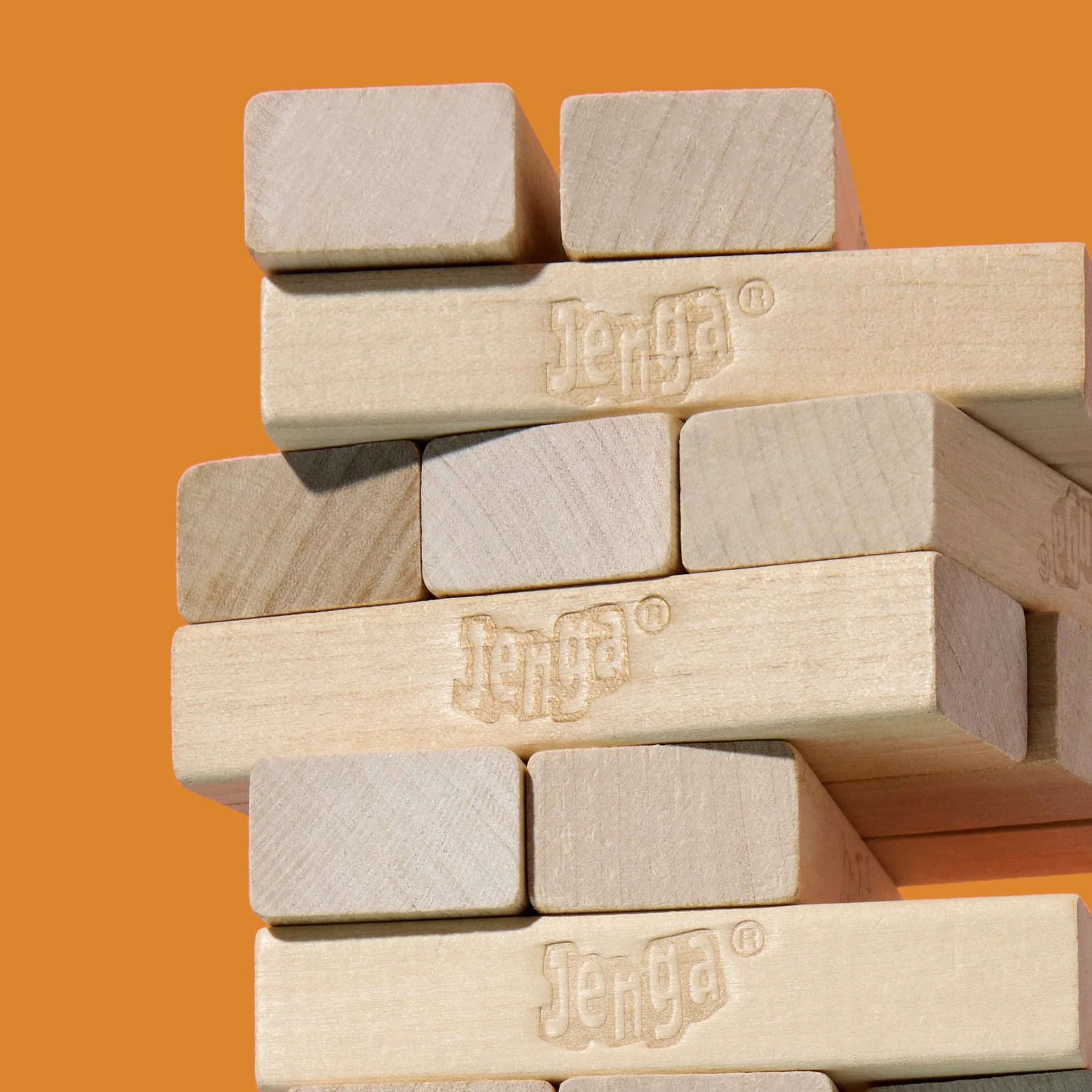 Hasbro Gaming, Jenga con Dado Digitale, Gioco di Impilamento per Famiglia e Amici, Idea Regalo, per Bambini e Bambine dai 6 Anni in Su, Contiene 54 Mattoncini in Legno, per 1 o Più Giocatori