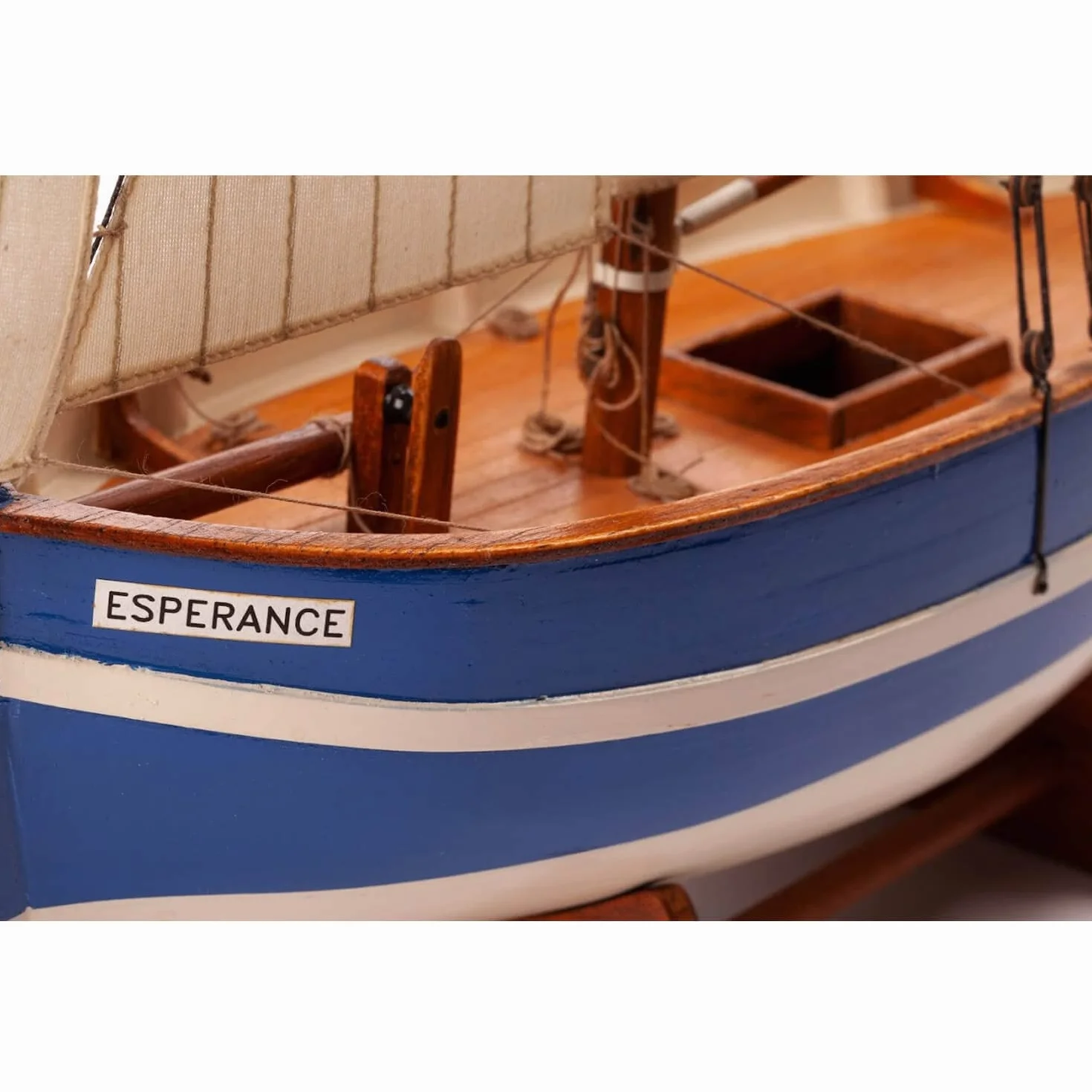 Billing Boats Maquette Bateau en Bois : Espérance
