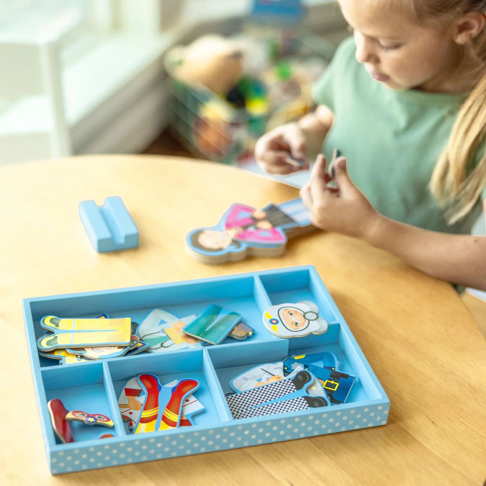 Melissa & Doug Gioco Calamite Bambola da Vestire - Julia | Giochi Magnetici per Bambini 3 Anni su | Giochi Calamite Bambola di Legno Crea La Moda | Bambole con Vestiti da Cambiare