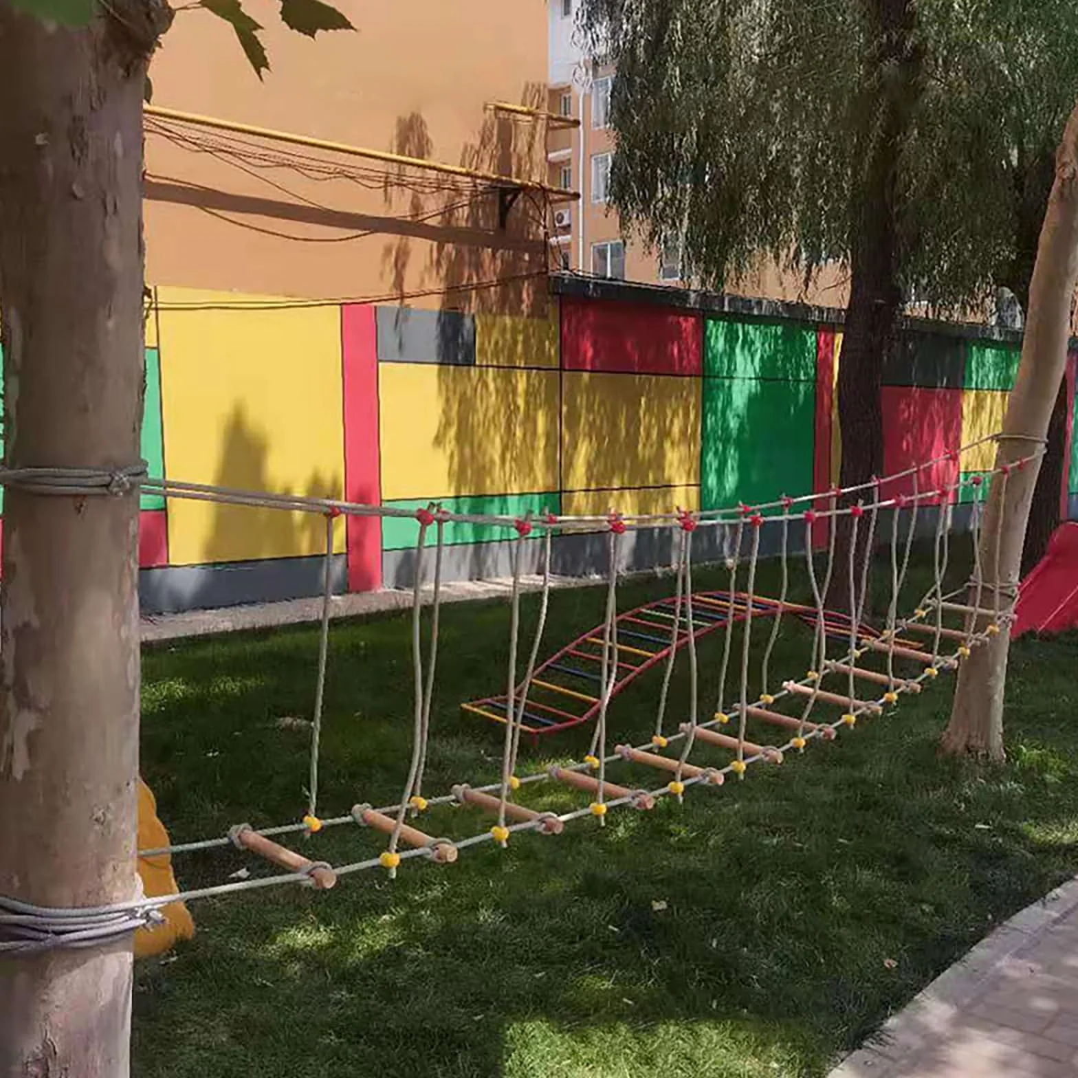 HAZEK Ponte All'aperto per L'asilo Attrezzatura per L'allenamento Fitness Sportivo per Bambini Ponte in Legno Massello Ponte Dell'equilibrio Ponte da Arrampicata Giocattoli(Size:4m)