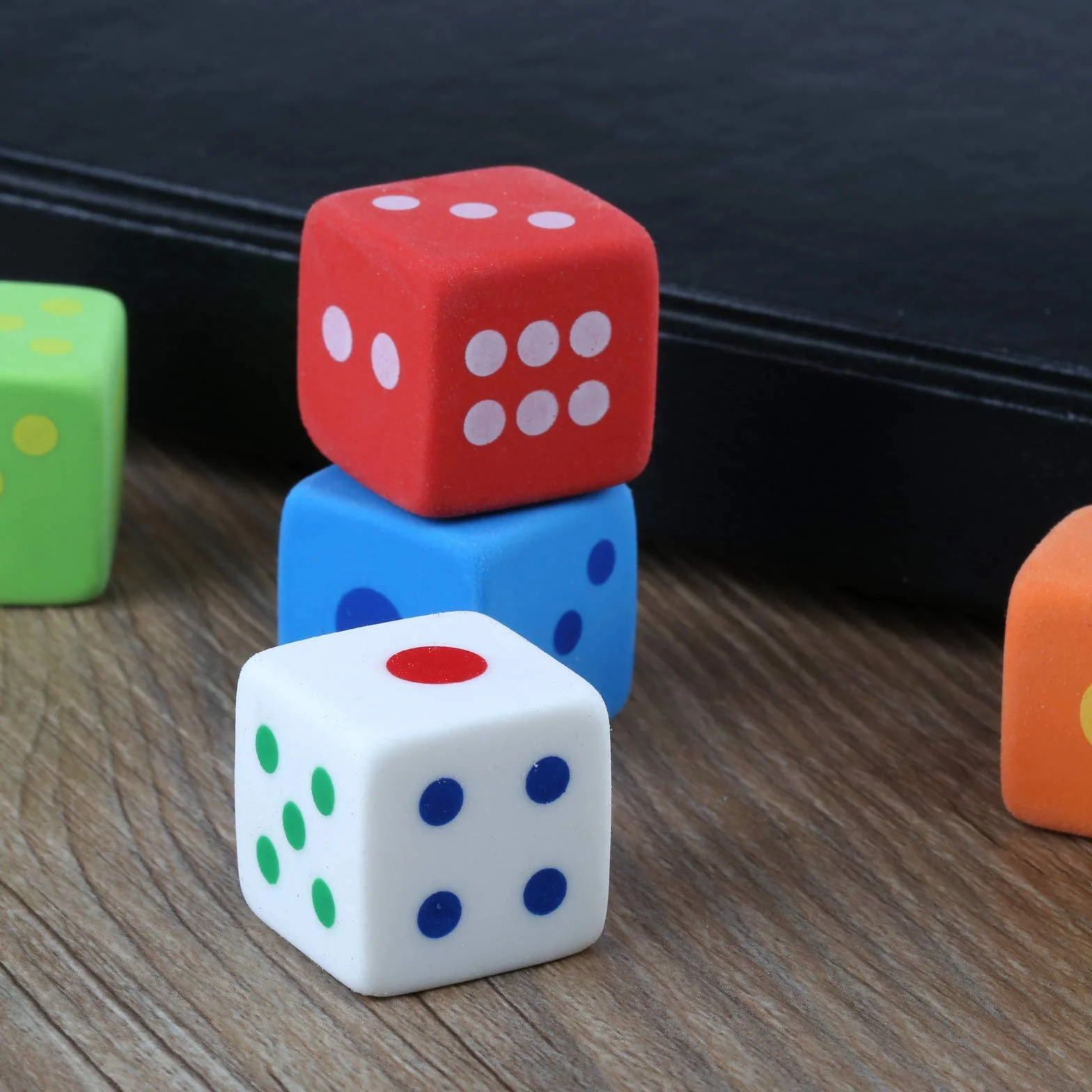Kesote Gomma per Cancellare Matita Gomma a Forma di Dado Gomma da Cancellare di Multicolore Regalino per Bambini, Set di 24