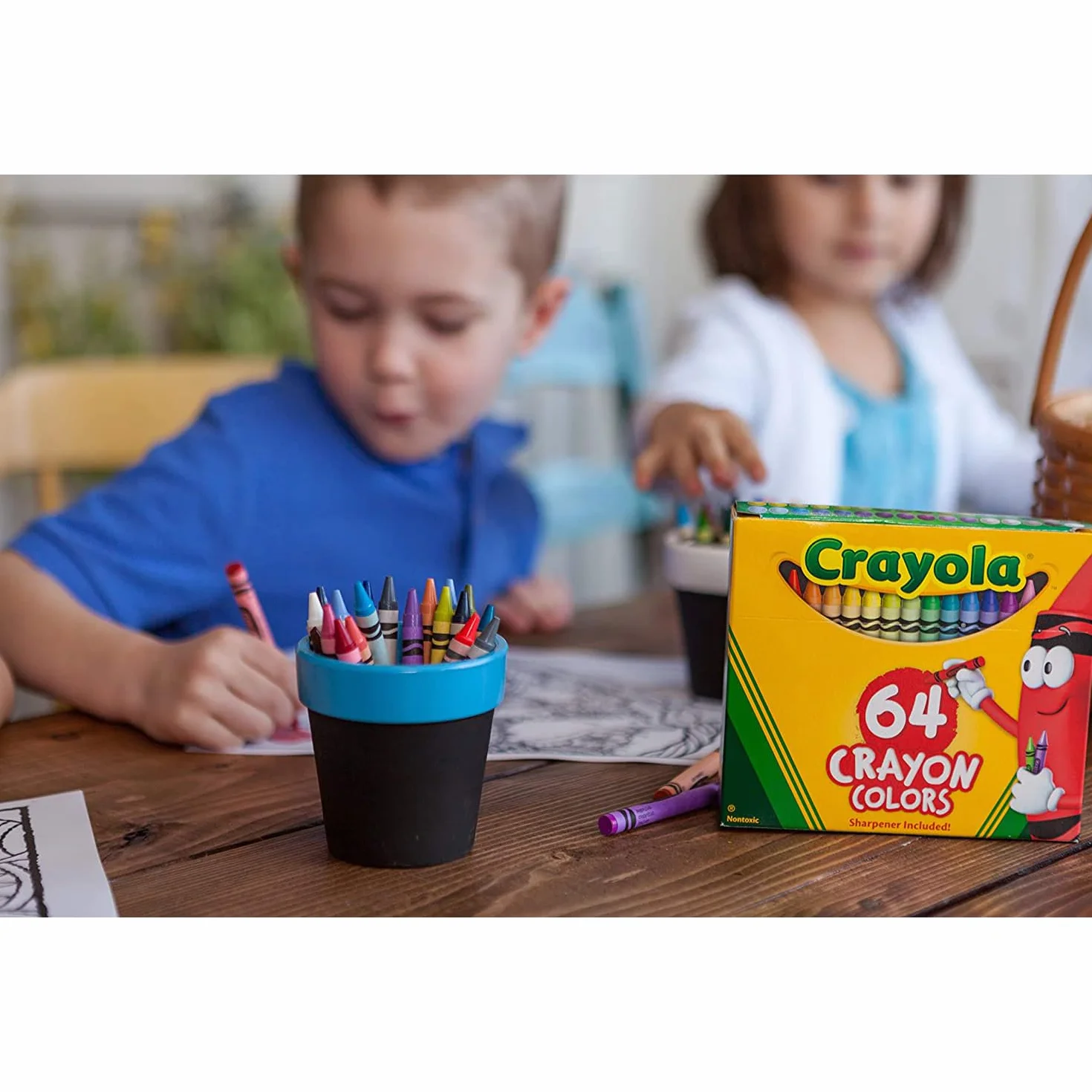 CRAYOLA Pastelli a Cera, Confezione da 64 crayon, Temperino Incluso nella Confezione, per Scuola e Tempo Libero, 64 Colori Assortiti, Realizzati con Energia Solare, 52-6448