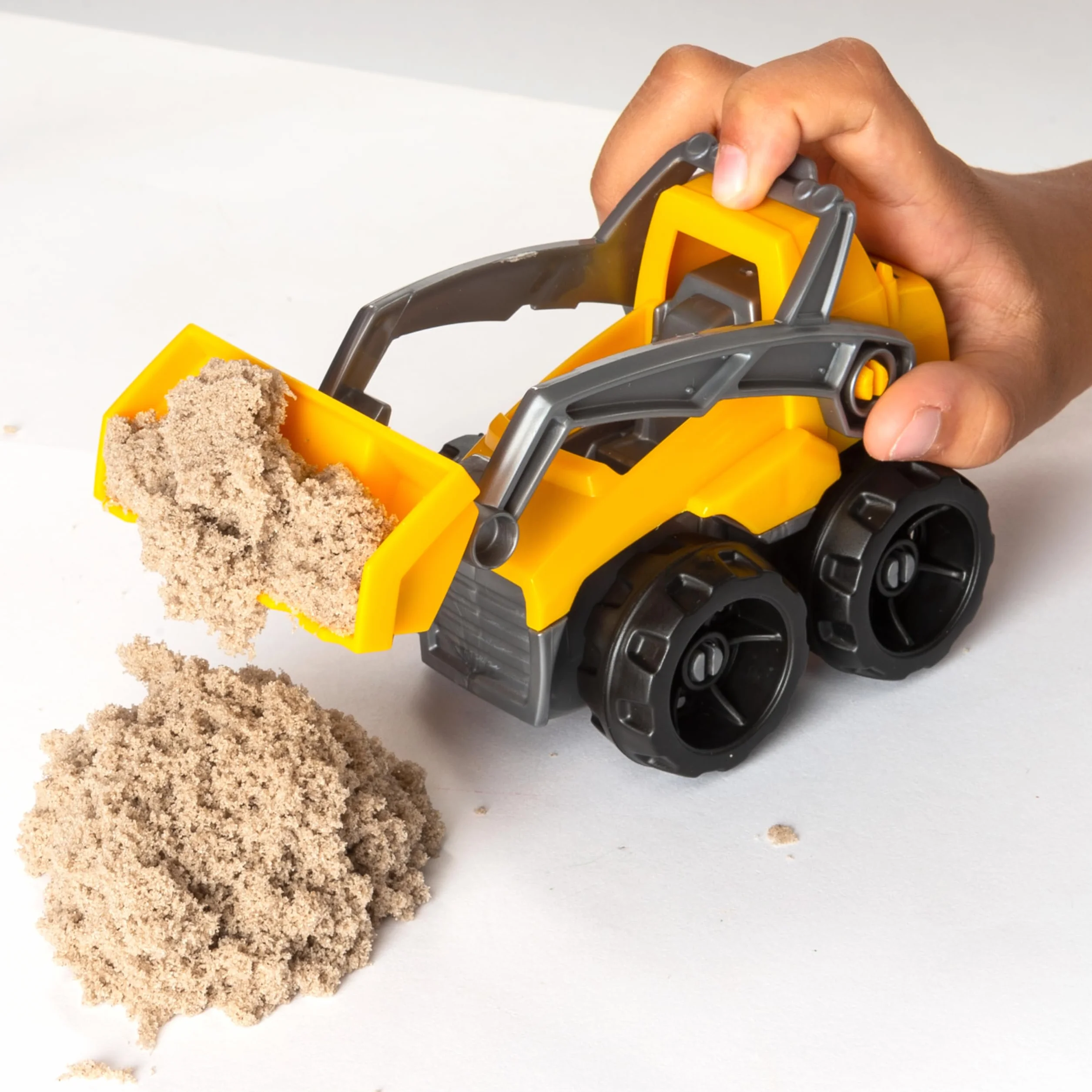 Kinetic Sand, Set Cantiere con Veicolo da Lavoro, 454Gr di Sabbia, dai 3 Anni - 6044178