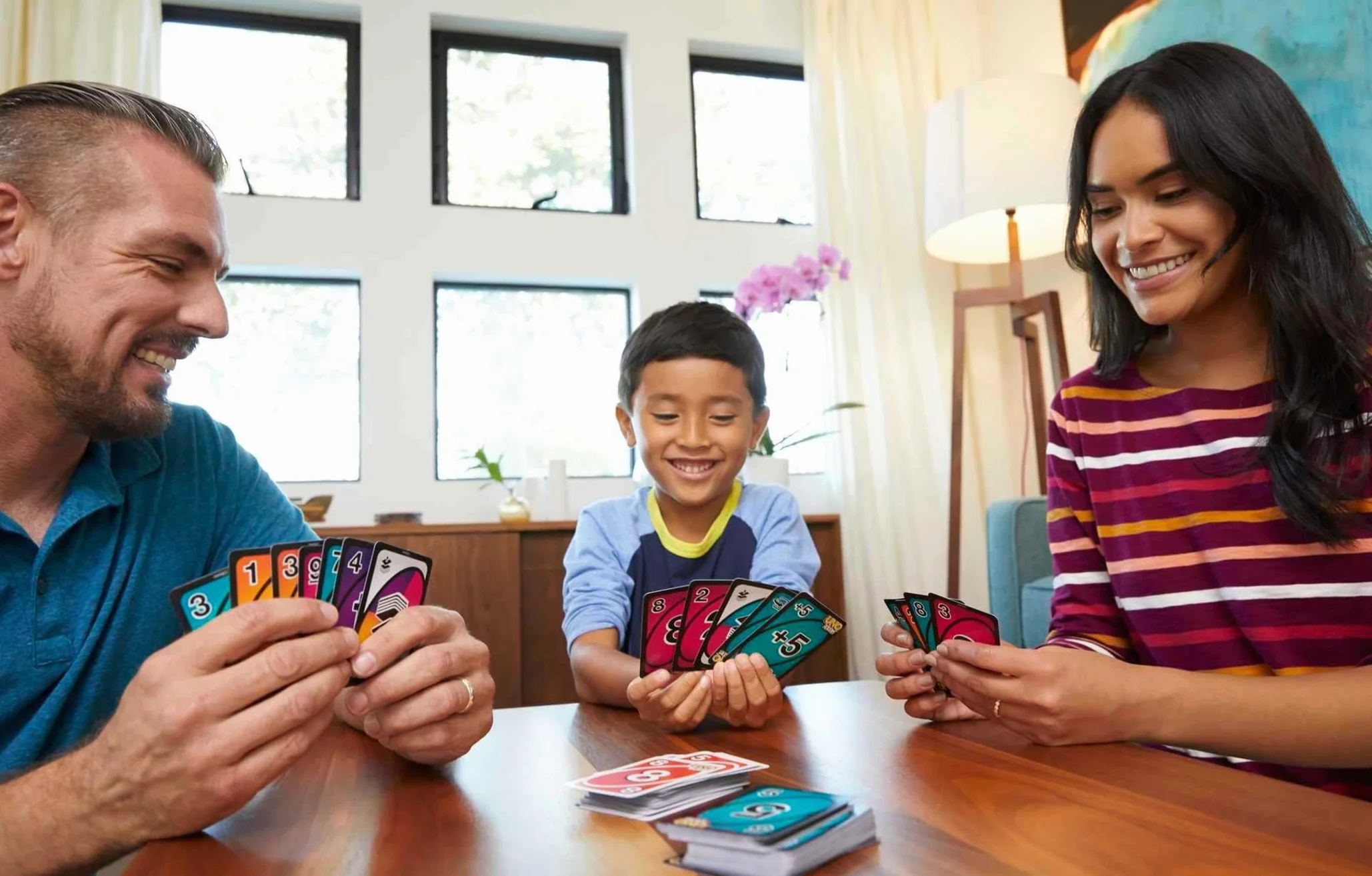 Mattel Games Uno Flip, Gioco di Carte per Famiglia, Scatola Metallica, 112 Carte Fronte/Retro, 7+ Anni, GDG37