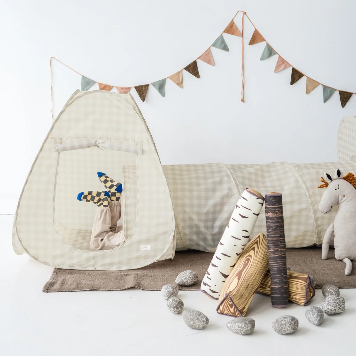 3 Sprouts Tenda Tunnel Gioco Bambini, Quadretti Beige | set tenda e tunnel gioco; pieghevole; per gioco interno, movimento e cameretta; si ripone piatto dopo il gioco; uso interno