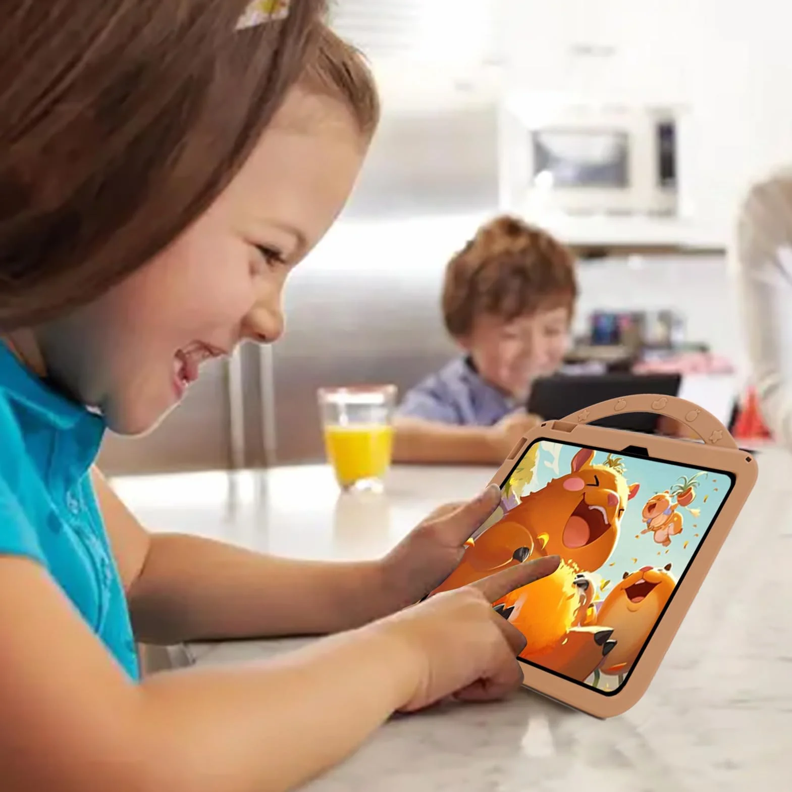 Custodia Bambini Compatibile con iPad (A16) 11a/10a Generazione (2025/2022), Antiurto Silicone Capybara Cover con Portapenna, Supporto per Maniglia, Tracolla