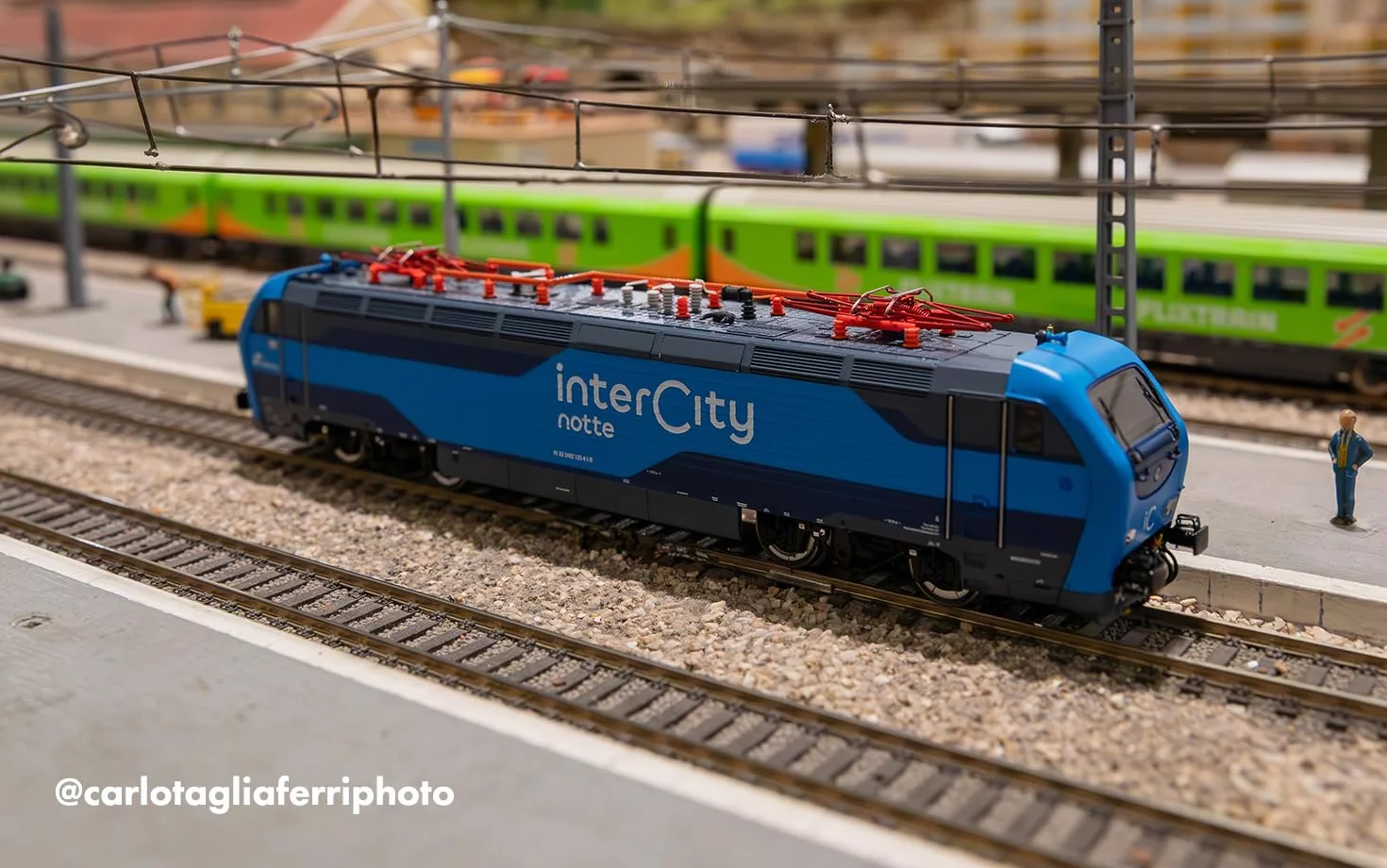 Rivarossi HR2982S FS E.402B locomotiva elettrica DCC sonoro livrea Intercity blu Ep. VI
