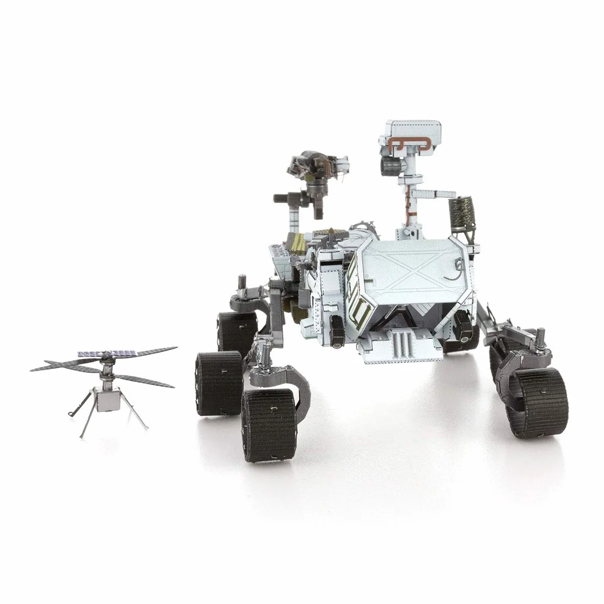 Metallo Earth Aviation: Mars Perrigorance & Ingenuity Helicopter, Rover: 9 x 12,5 x 7,5 cm & elicotteri: 3,3 x 2,6 x 2 cm, modellino 3D in metallo con 4,5 fogli, su scheda 12 x 17 cm, 14+.