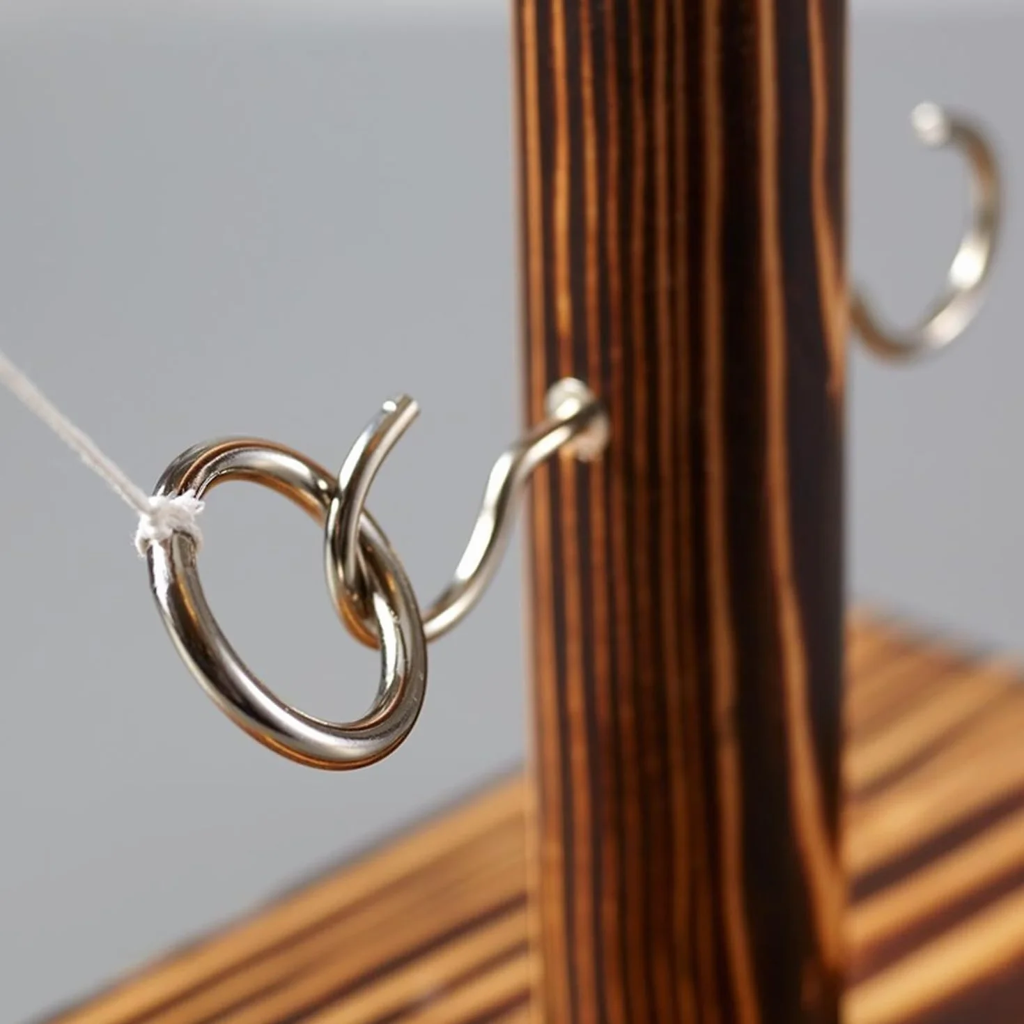 Original Cup Gioco Ring Toss® | Gioco di abilità in Legno | qualità Premium | Lanciatore di Anelli Appeso | Chi sarà Il più Veloce? | all'Interno e all'aperto | Adulti | 100% Legno | SparkL®