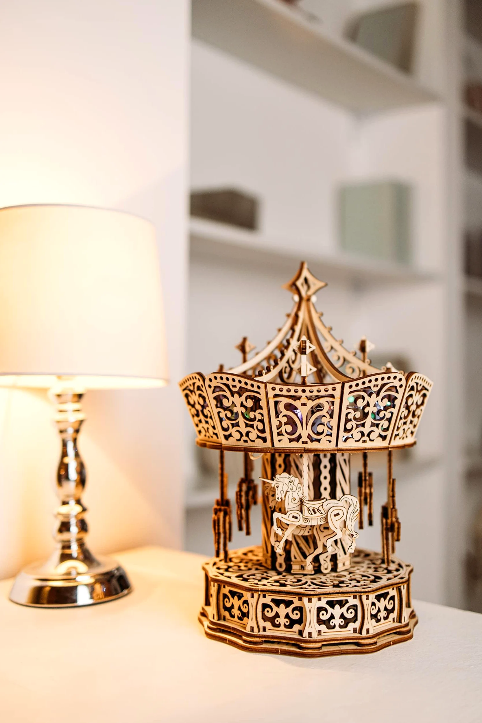 Wood Trick Parisian Carousel Puzzle 3D di Legno per Adulti da Costruire | [440 Pezzi] Carillon Rotante Retroilluminato - Kit di Montaggio Meccanico in Legno DIY per Adulti