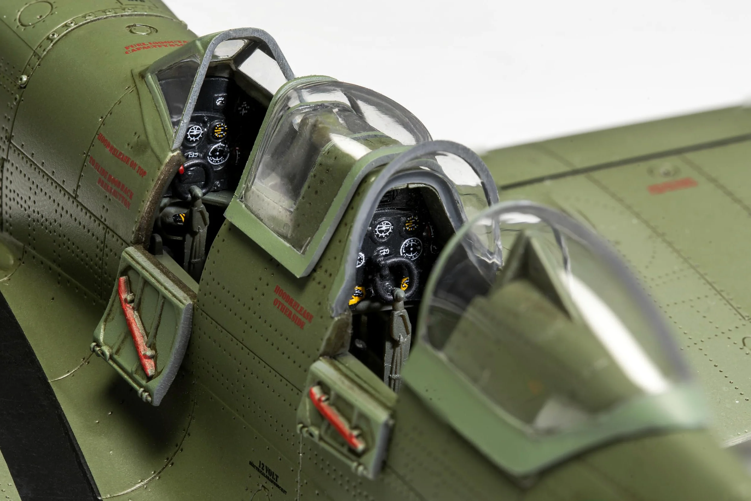Airfix A05143 Supermarine Spitfire Tr.9 Model Building Kit - Kit di aereo in plastica per adulti e bambini dagli 8 anni in su, il set include Sprues e decalcomanie in scala 1:48, non verniciato