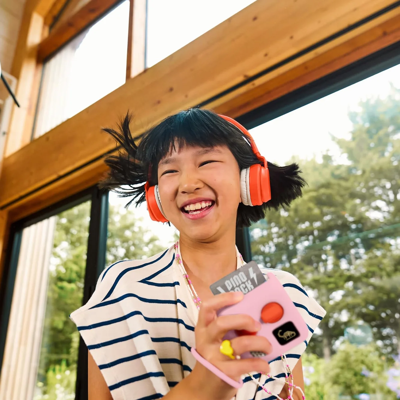 Yoto Confezione di ispirazione 3-7 anni - 6 carte con racconti audio per bambini in spagnolo senza schermi. Storie per imparare e quiz interattivi. Compatibile con Yoto. Età 3+.