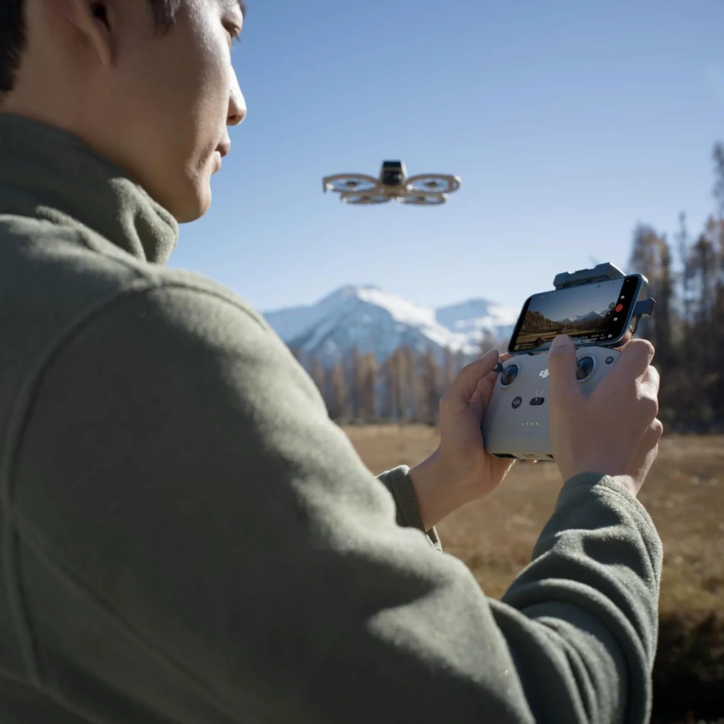DJI Flip – Mini Drohne mit Kamera 4K Für Erwachsene, unter 249g, Follow-Me, 13 km HD-Übertragung, 31 Min Flugzeit, Handstart, Automatische Rückkehr, Kompakte Drohne mit Kamera Für Reise & Alltag