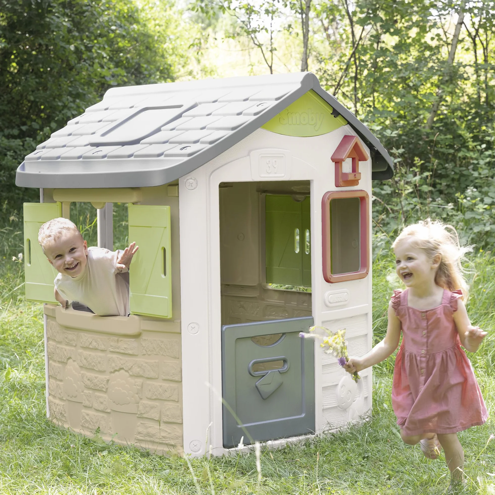 Smoby Life - Casetta Jura Lodge, misure 115 x 123 x 132 cm, con il 54% di plastica riciclata, dai 2 anni, 7600810504