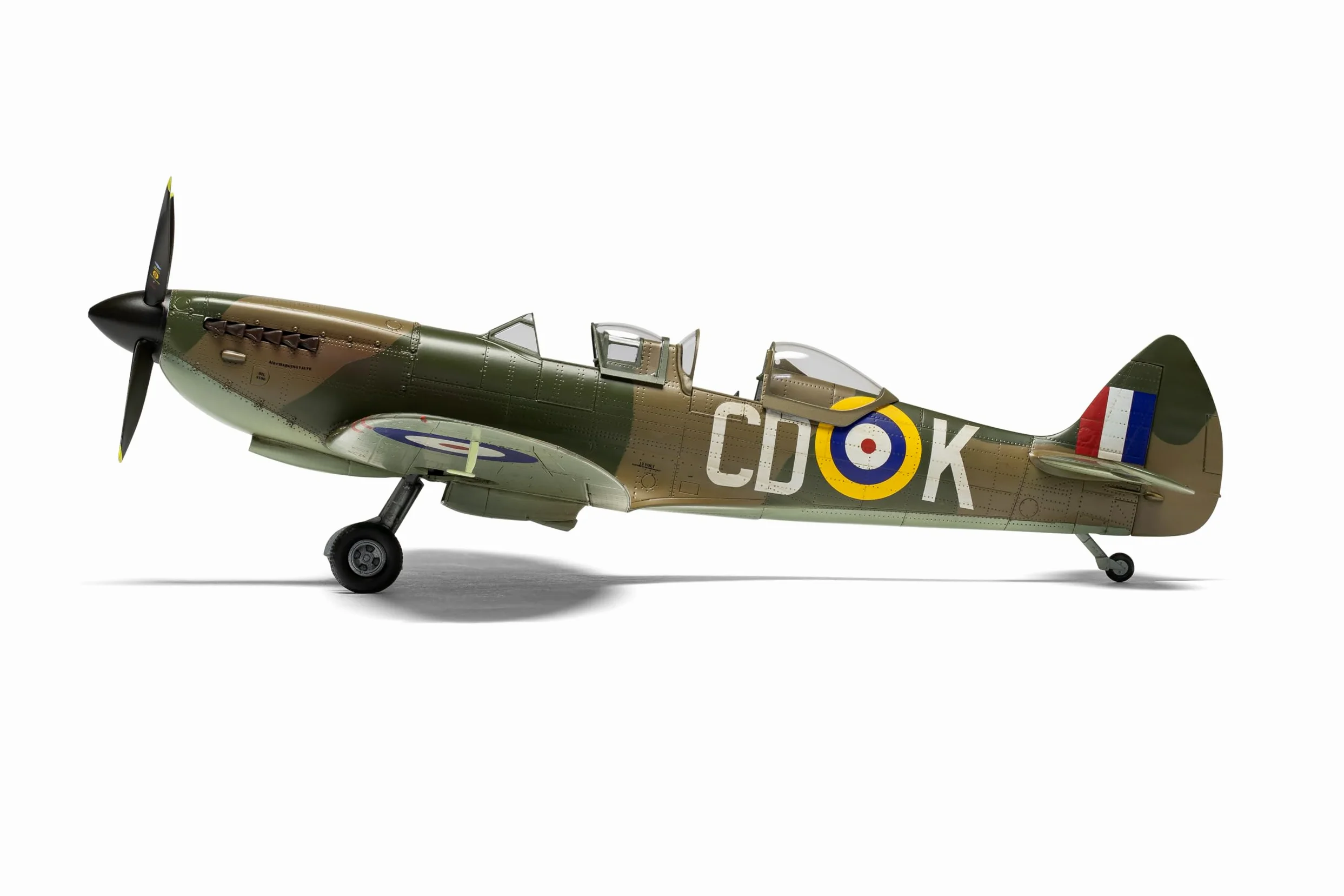 Airfix A05143 Supermarine Spitfire Tr.9 Model Building Kit - Kit di aereo in plastica per adulti e bambini dagli 8 anni in su, il set include Sprues e decalcomanie in scala 1:48, non verniciato