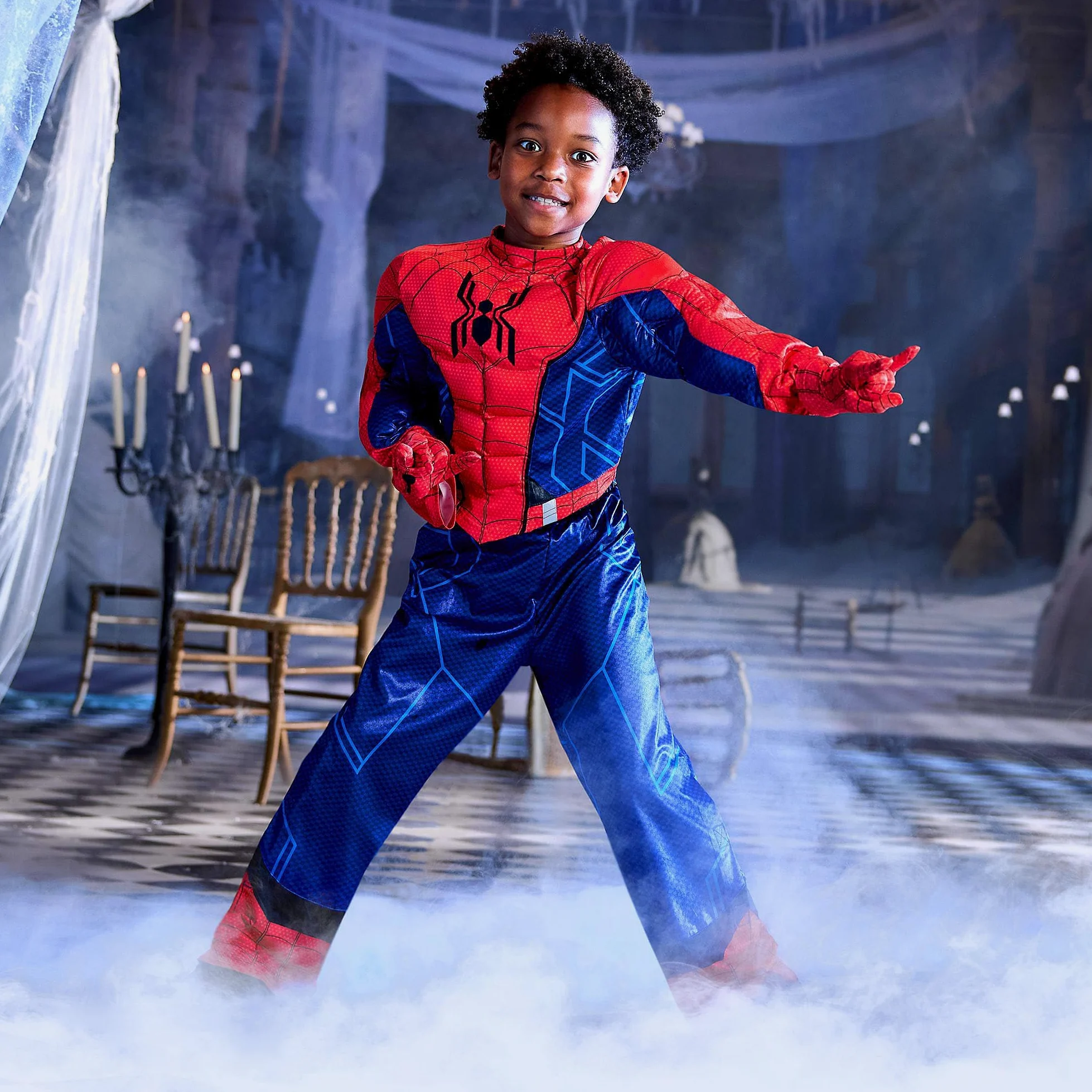 Disney Store Costume Ufficiale Spider-Man per Bimbi, Costume da Supereroe Marvel con Imbottitura Muscolare, Maschera, Guanti, Effetti sonori e Funzione Ragnatela Luminosa