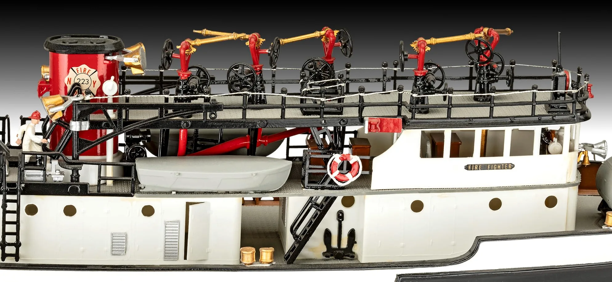 Revell The Firefighter, modellino di barca antincendio in scala 1:87, con 485 pezzi, barca estinguente di New York ricca di dettagli, con 7 mazzi, cannoni e cabina di controllo, a partire dai 12 anni